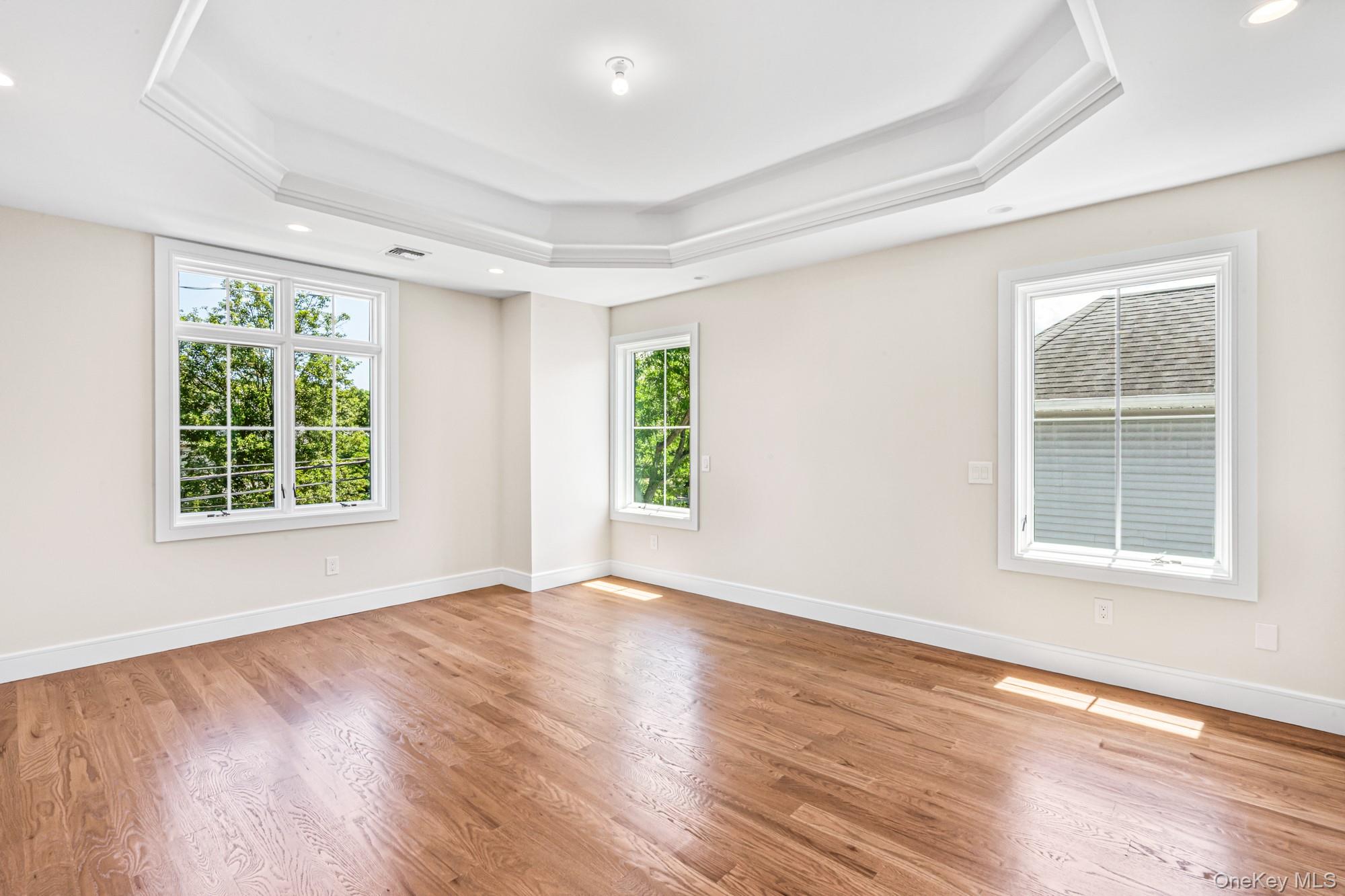 #18 photo, 22 N Maryland Avenue, ナッソー郡 Port Washington , NY 11050