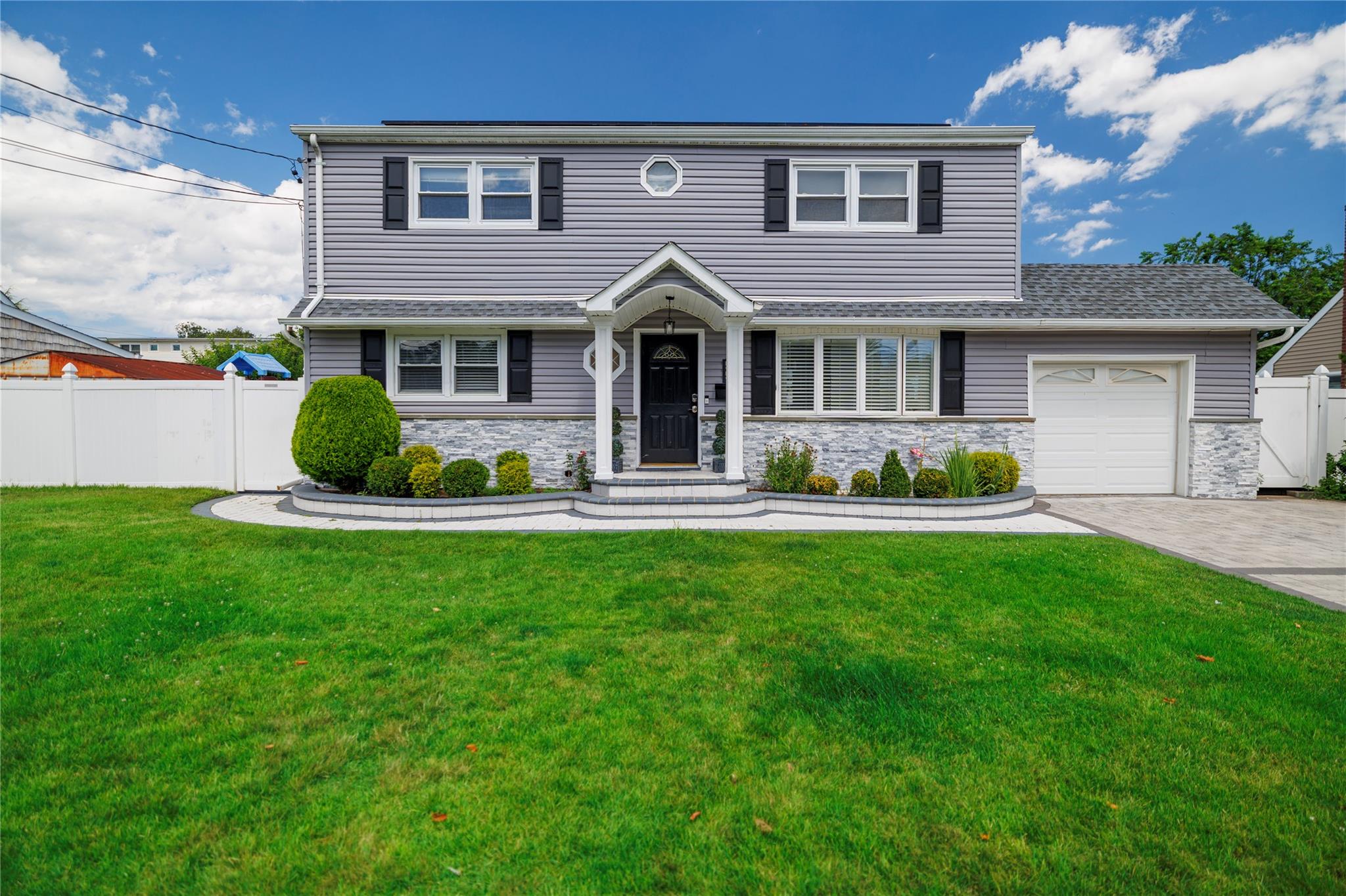 #1 photo, 55 W Walnut Street, Farmingdale , NY 11735