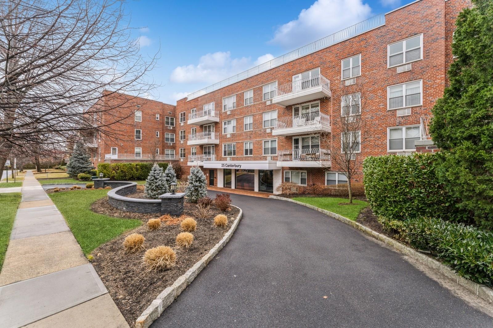 #1 photo, 25 Canterbury Road, 長島 大頸 Great Neck Plaza , NY 11021