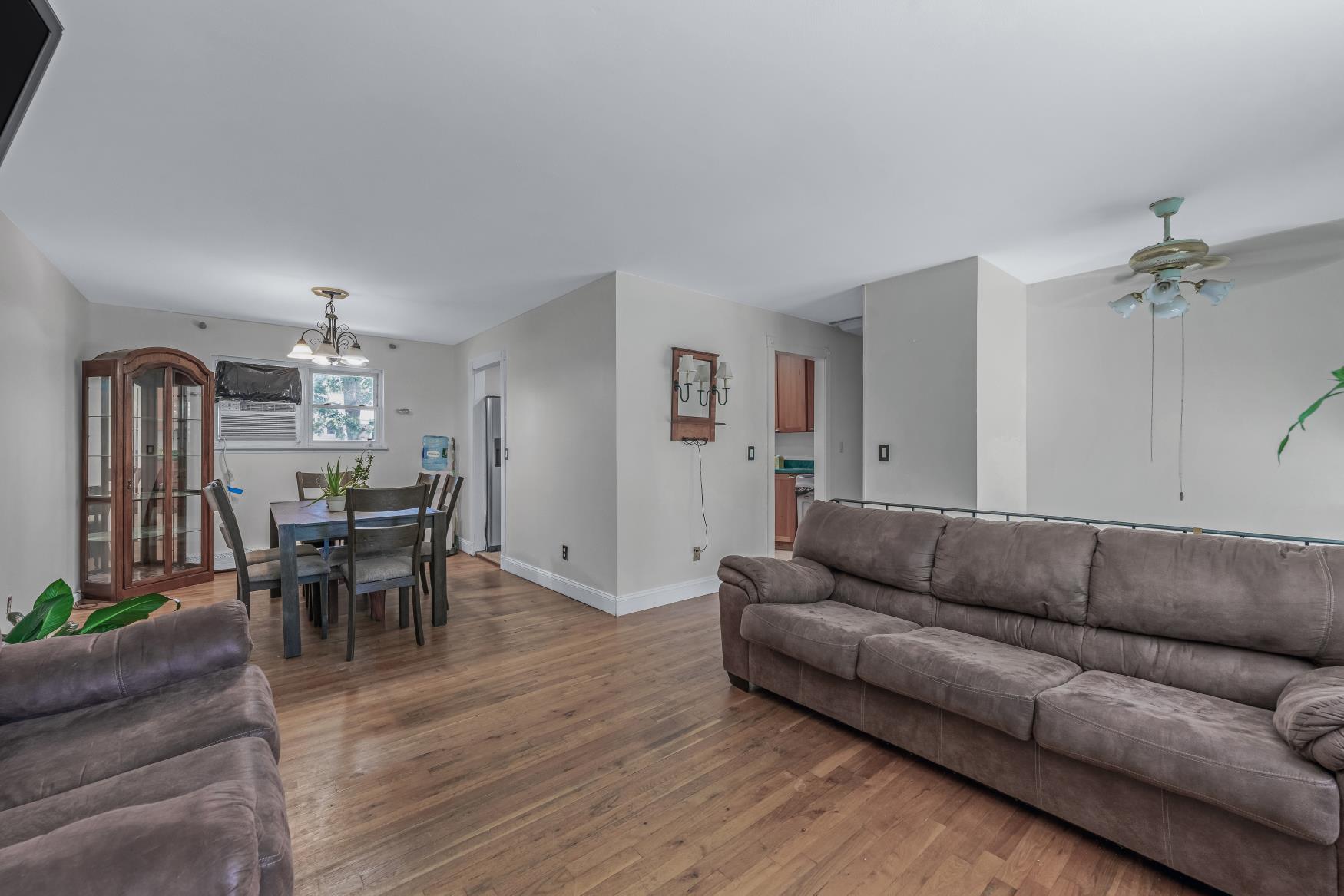 #3 photo, 57 Rockland Avenue, 東長島 West Babylon , NY 11704