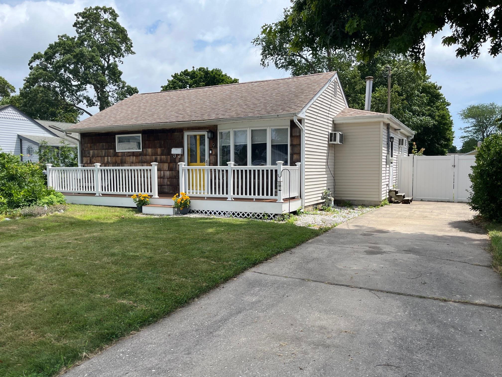 #1 photo, 9 Tulip Avenue, Oakdale , NY 11769