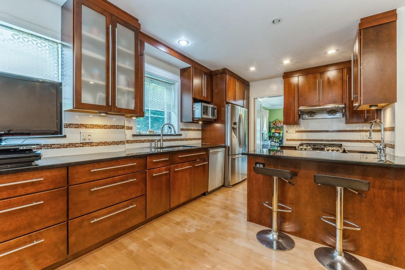 #11 photo, 83-24 Edgerton Boulevard, クイーンズ区 Jamaica Estates , NY 11432