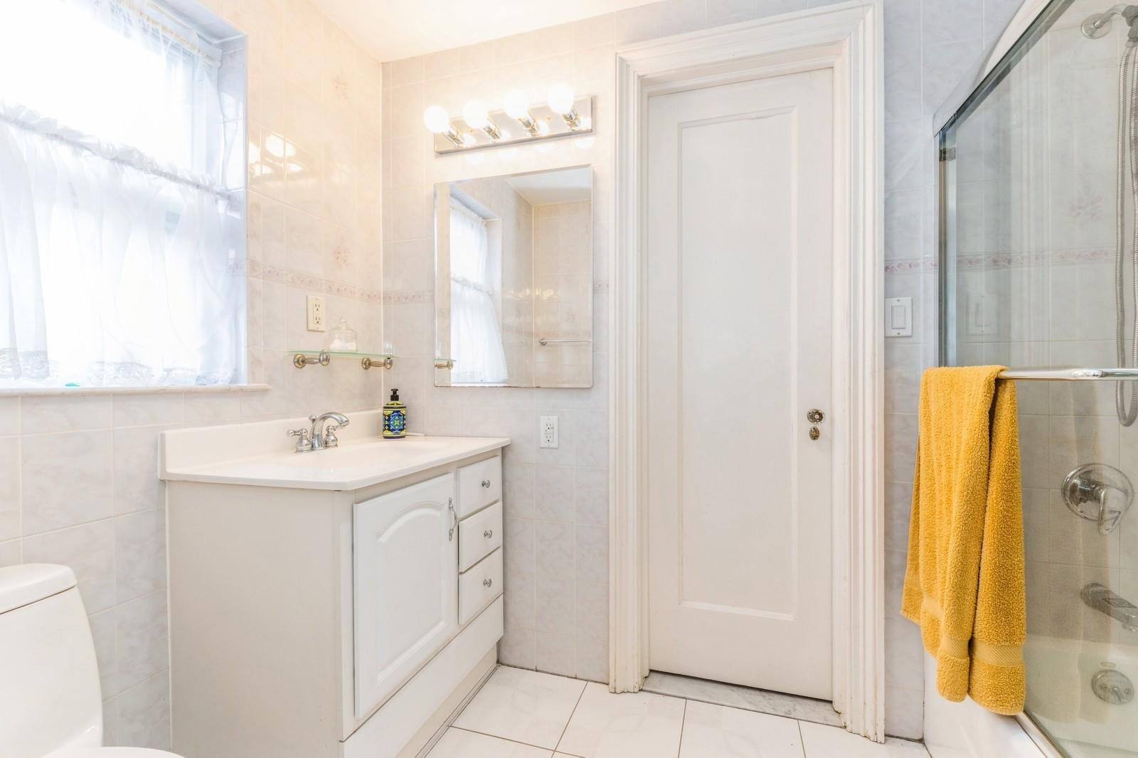 #16 photo, 83-24 Edgerton Boulevard, クイーンズ区 Jamaica Estates , NY 11432