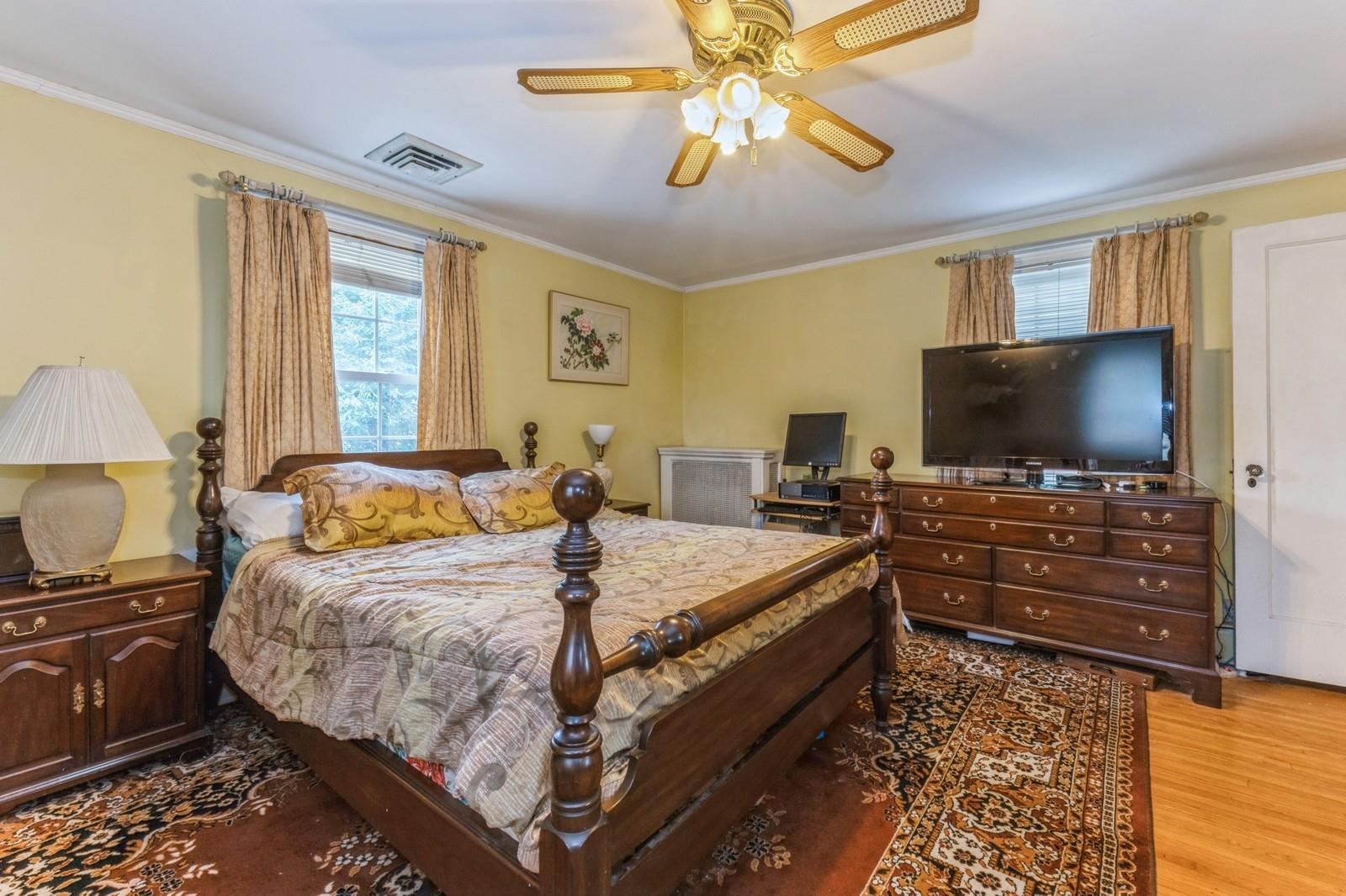 #17 photo, 83-24 Edgerton Boulevard, クイーンズ区 Jamaica Estates , NY 11432