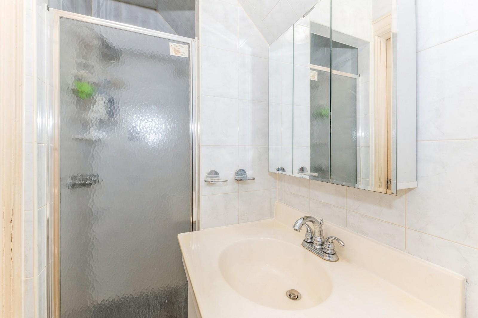 #19 photo, 83-24 Edgerton Boulevard, クイーンズ区 Jamaica Estates , NY 11432