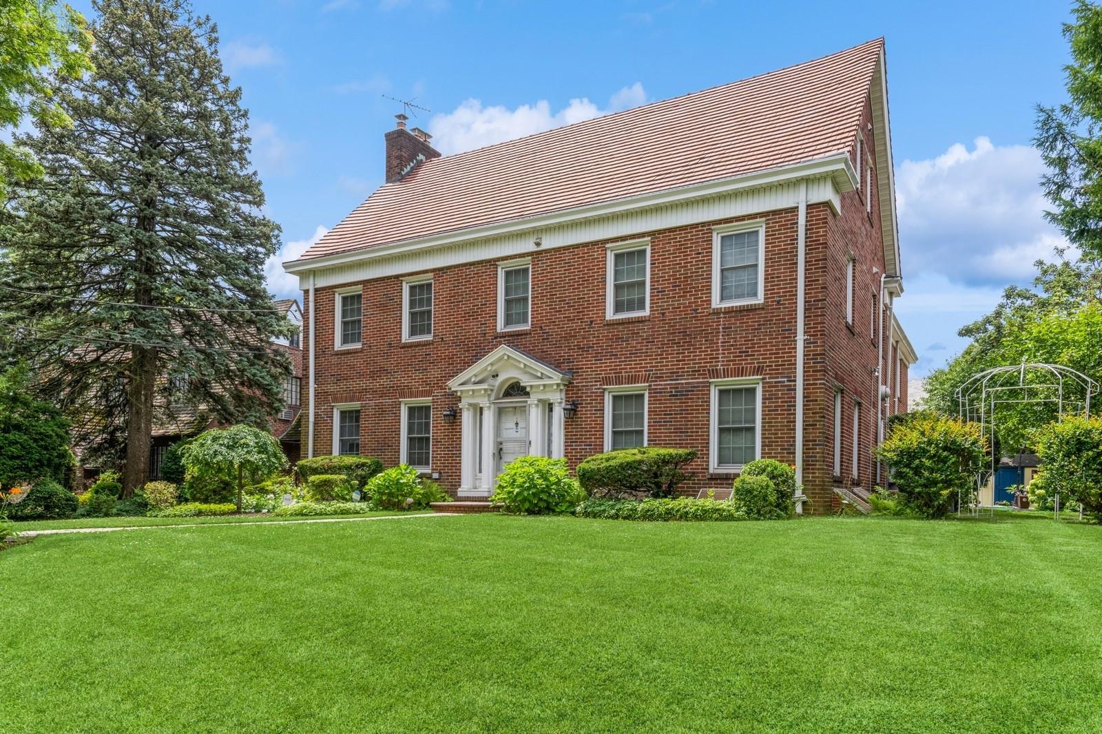 #3 photo, 83-24 Edgerton Boulevard, クイーンズ区 Jamaica Estates , NY 11432