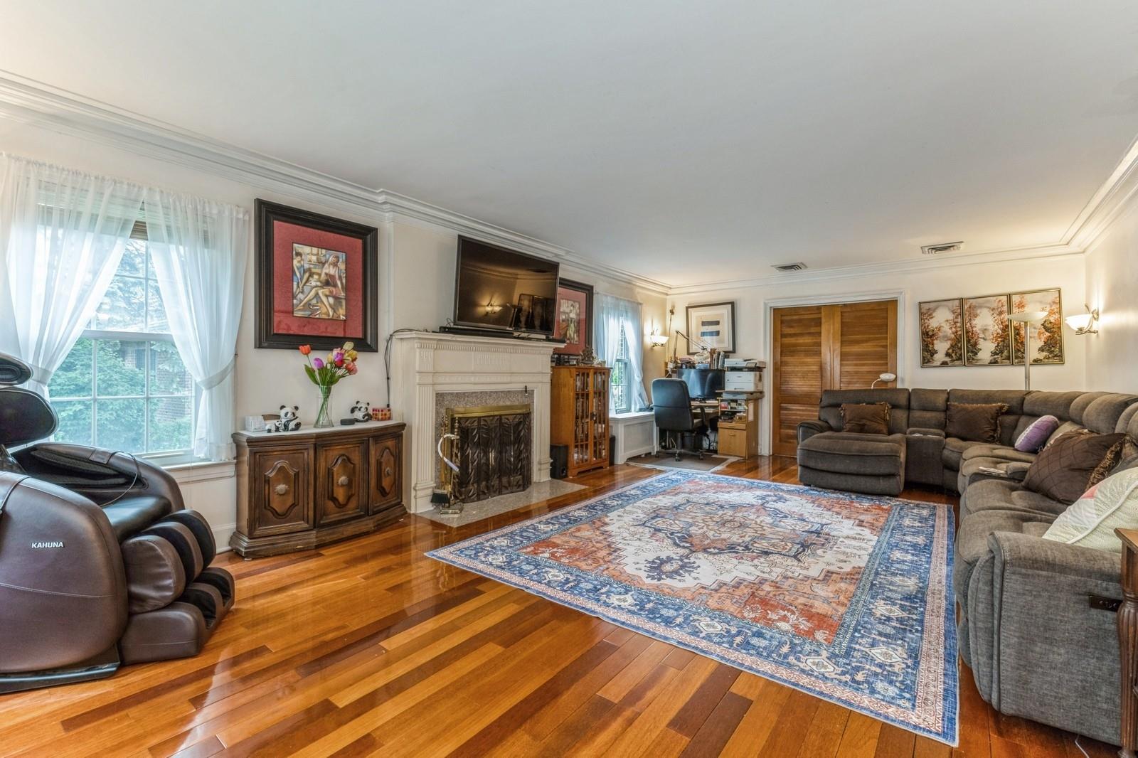 #5 photo, 83-24 Edgerton Boulevard, クイーンズ区 Jamaica Estates , NY 11432