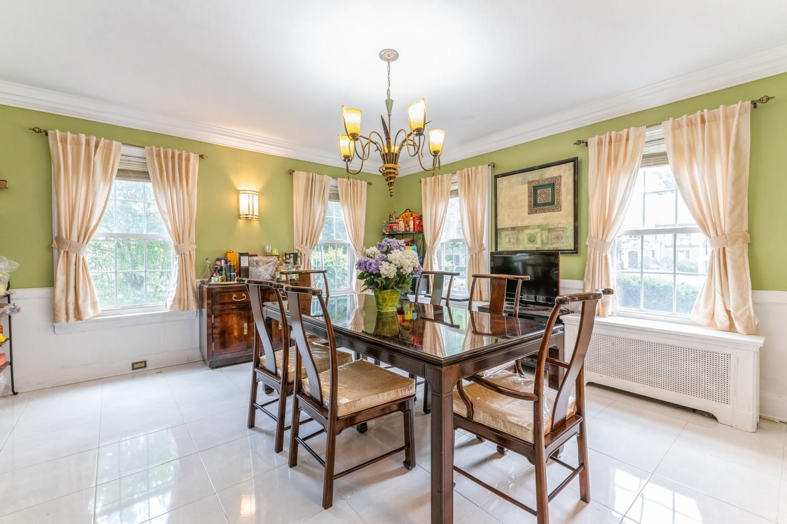 #8 photo, 83-24 Edgerton Boulevard, クイーンズ区 Jamaica Estates , NY 11432