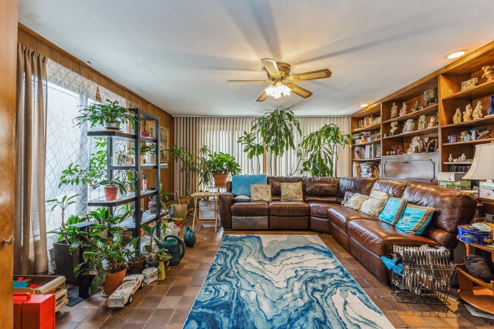 #9 photo, 83-24 Edgerton Boulevard, クイーンズ区 Jamaica Estates , NY 11432