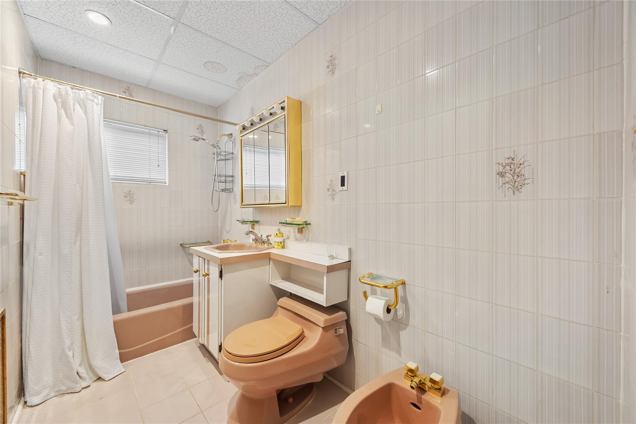 #18 photo, 69-31 59th Road, Maspeth , NY 11378