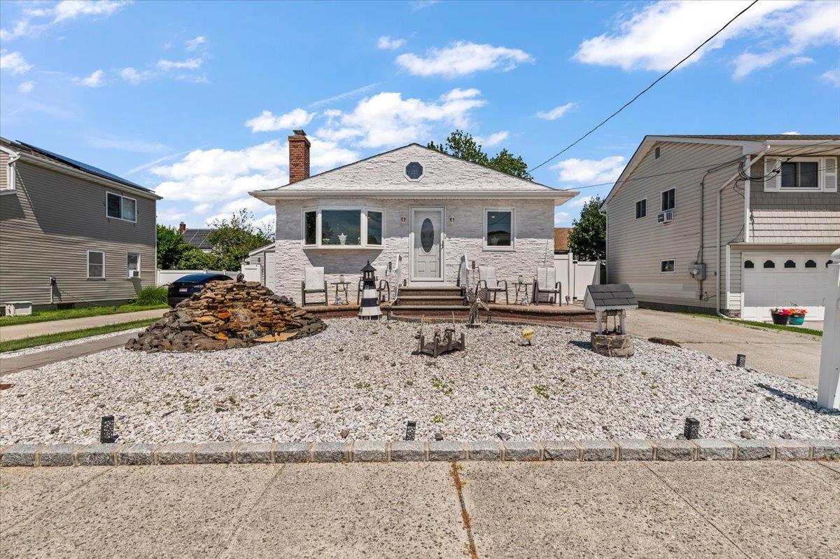 #1 photo, 46 Knoll Street, Lindenhurst , NY 11757
