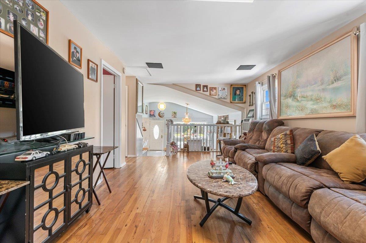 #18 photo, 46 Knoll Street, サフォーク郡 Lindenhurst , NY 11757