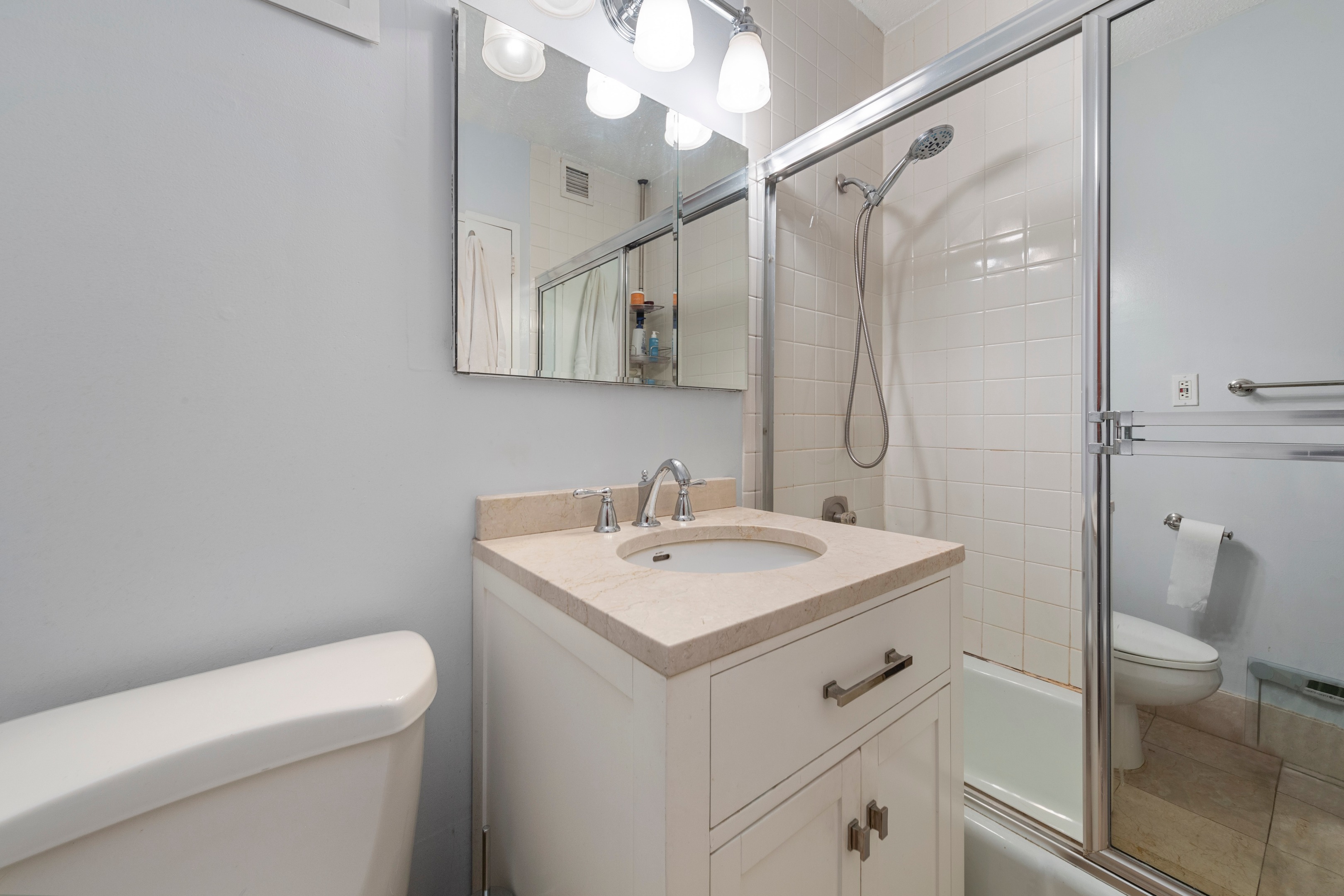 #11 photo, 347 W 57th Street, マンハッタン Hells Kitchen , NY 10019