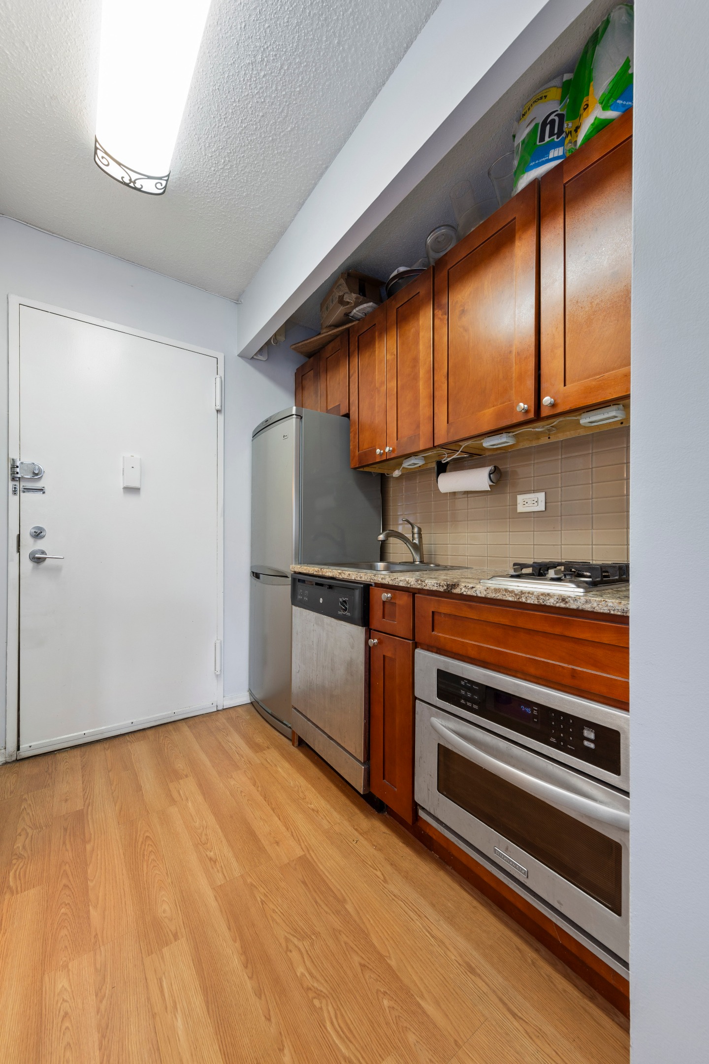 #9 photo, 347 W 57th Street, マンハッタン Hells Kitchen , NY 10019