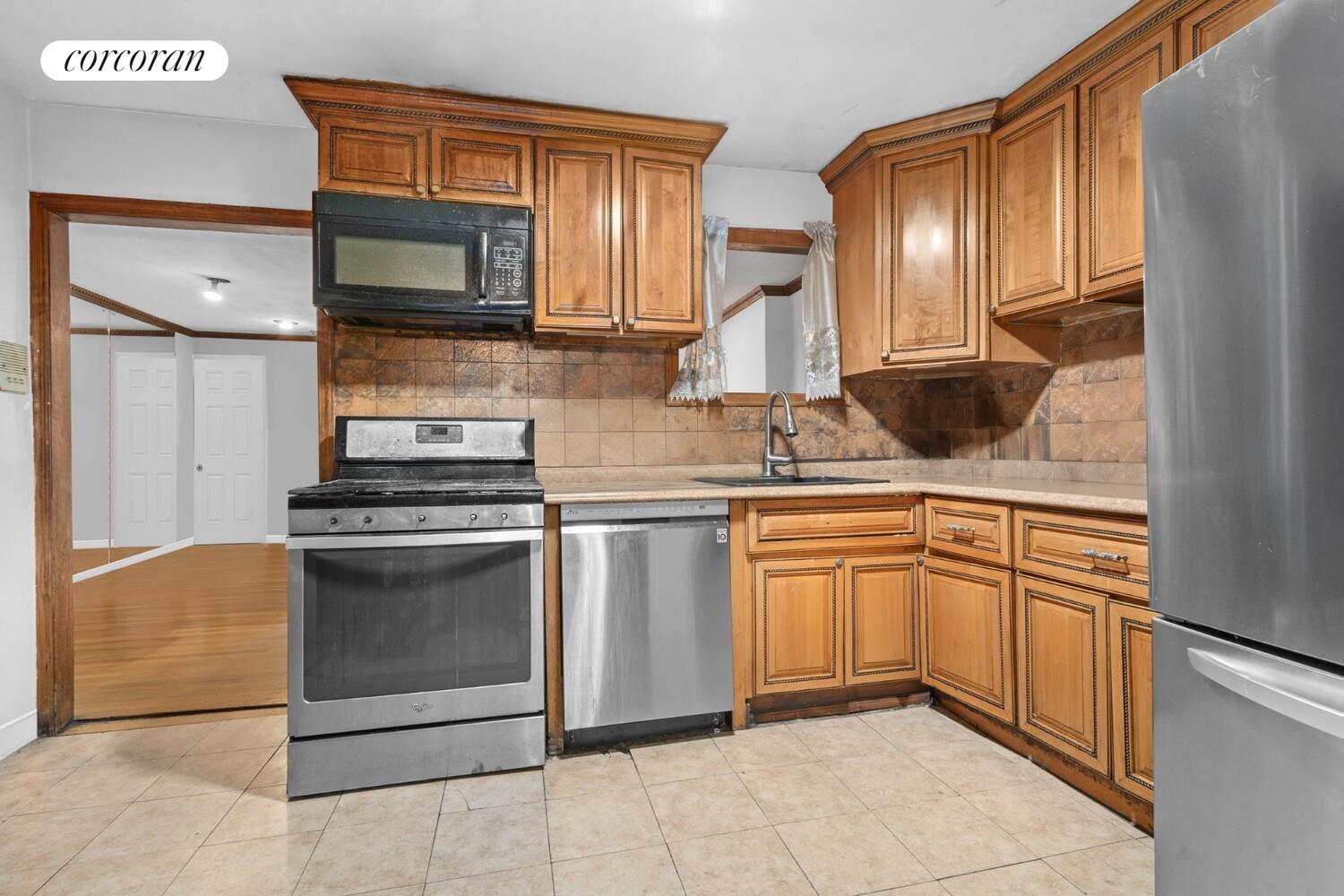 #7 photo, 377 MAC DONOUGH Street, ブルックリン区 Stuyvesant Heights , NY 11233