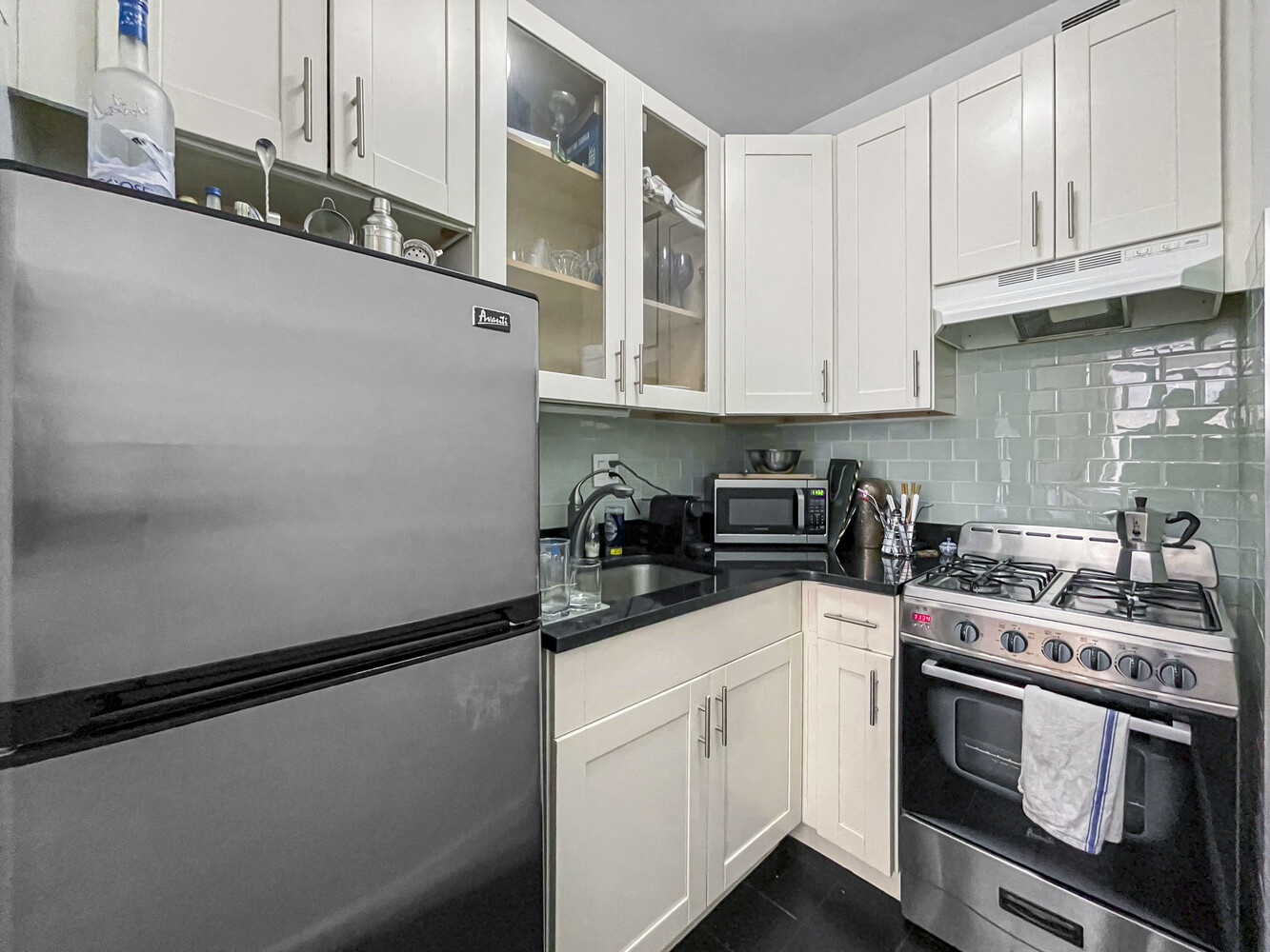 #4 photo, New York City, 맨해튼 East Village , NY 10003