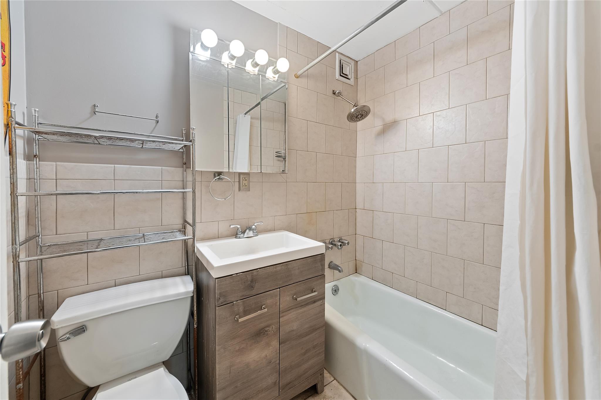 #11 photo, 2035 Central Park Avenue, Yonkers , NY 10710