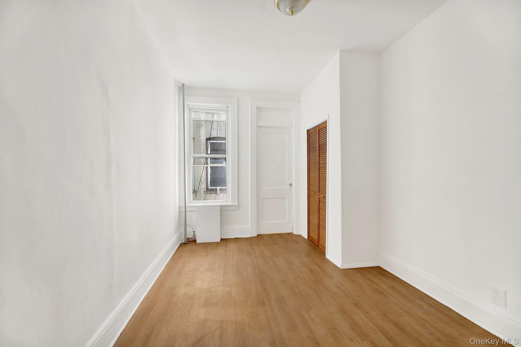 #11 photo, 63-40 Fresh Pond Road, クイーンズ区 Ridgewood , NY 11385