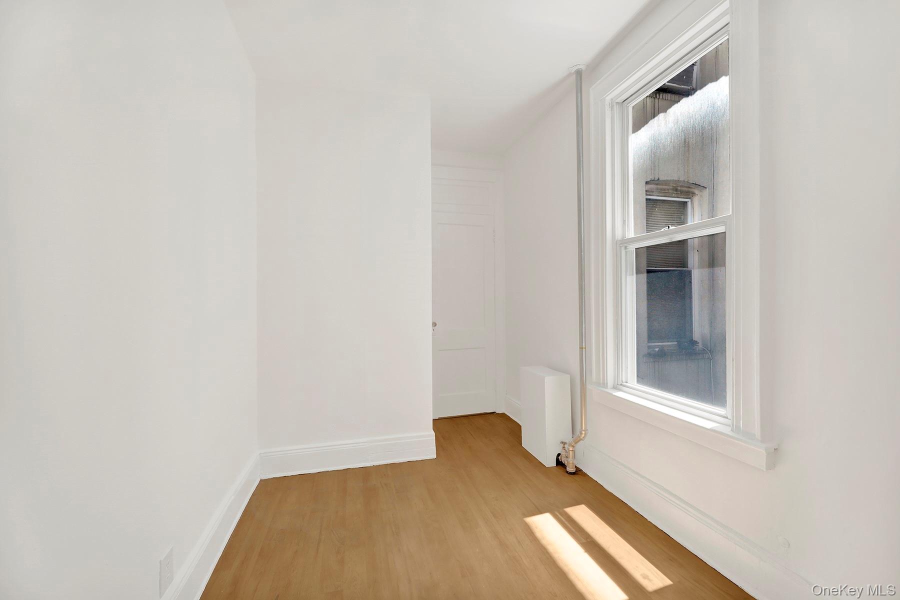 #13 photo, 63-40 Fresh Pond Road, クイーンズ区 Ridgewood , NY 11385