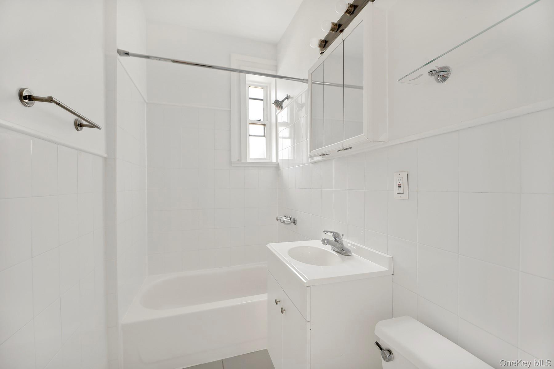 #14 photo, 63-40 Fresh Pond Road, クイーンズ区 Ridgewood , NY 11385