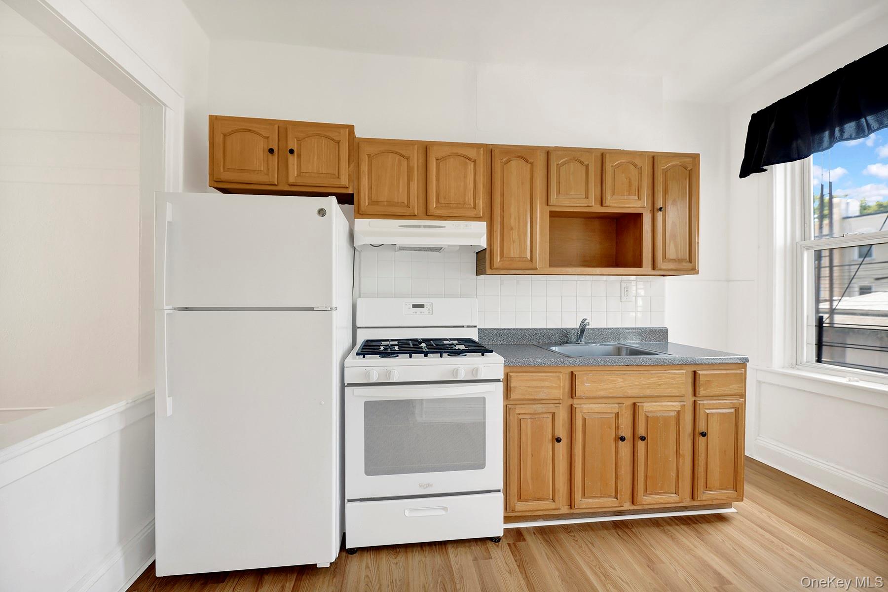 #8 photo, 63-40 Fresh Pond Road, クイーンズ区 Ridgewood , NY 11385