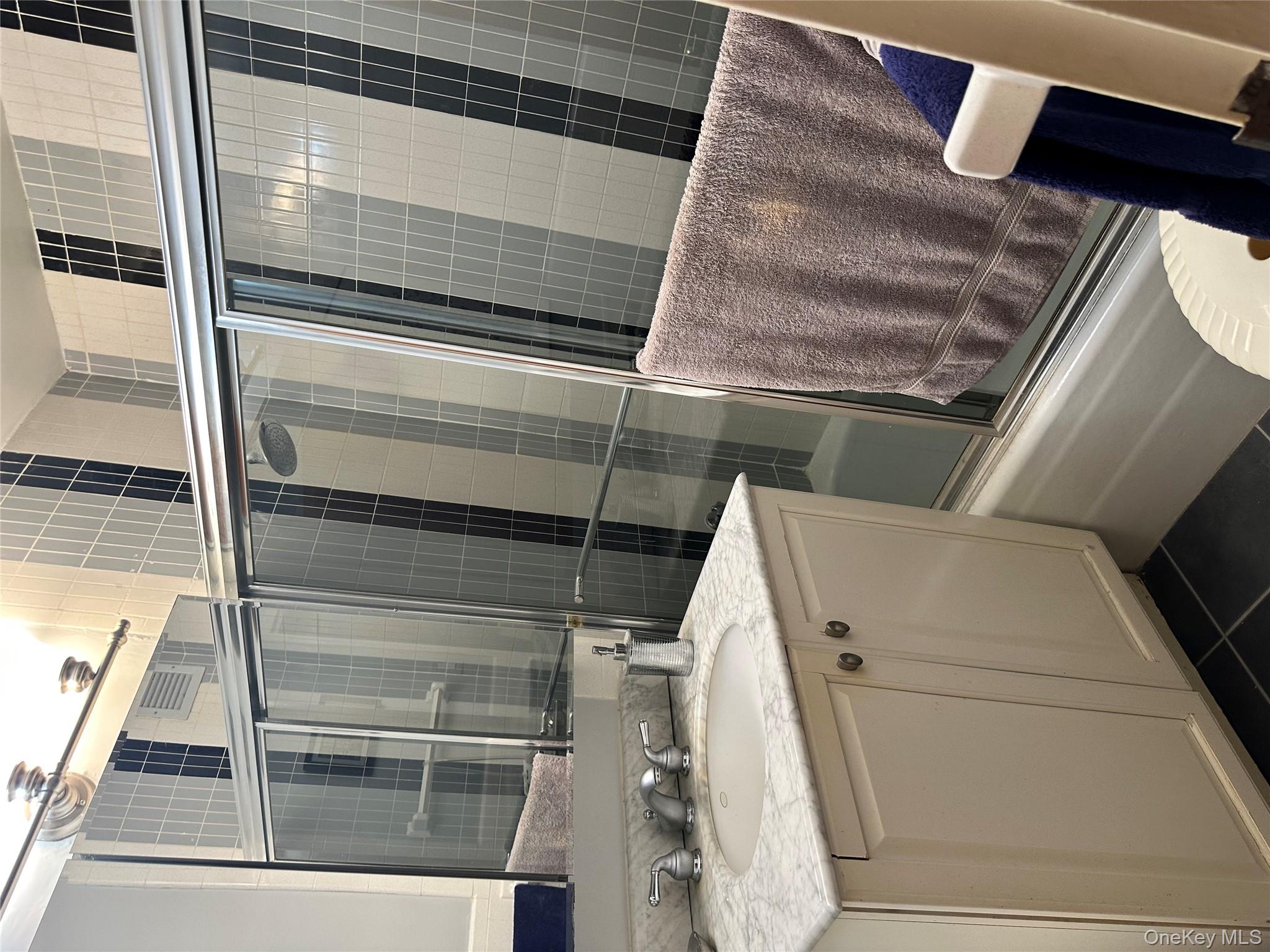 #14 photo, 18-15 215 Street, クイーンズ区 Bayside , NY 11360