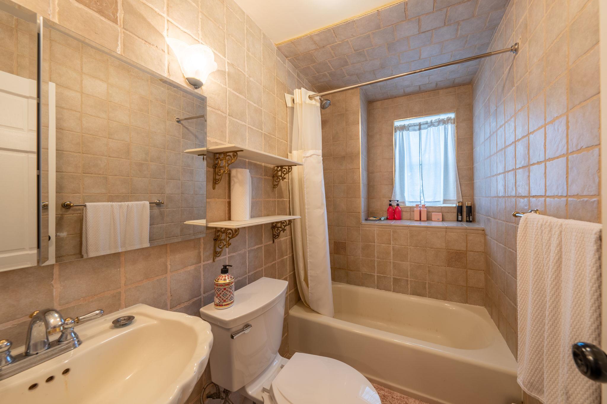 #15 photo, 65 Earle Avenue, ناسو Lynbrook , NY 11563