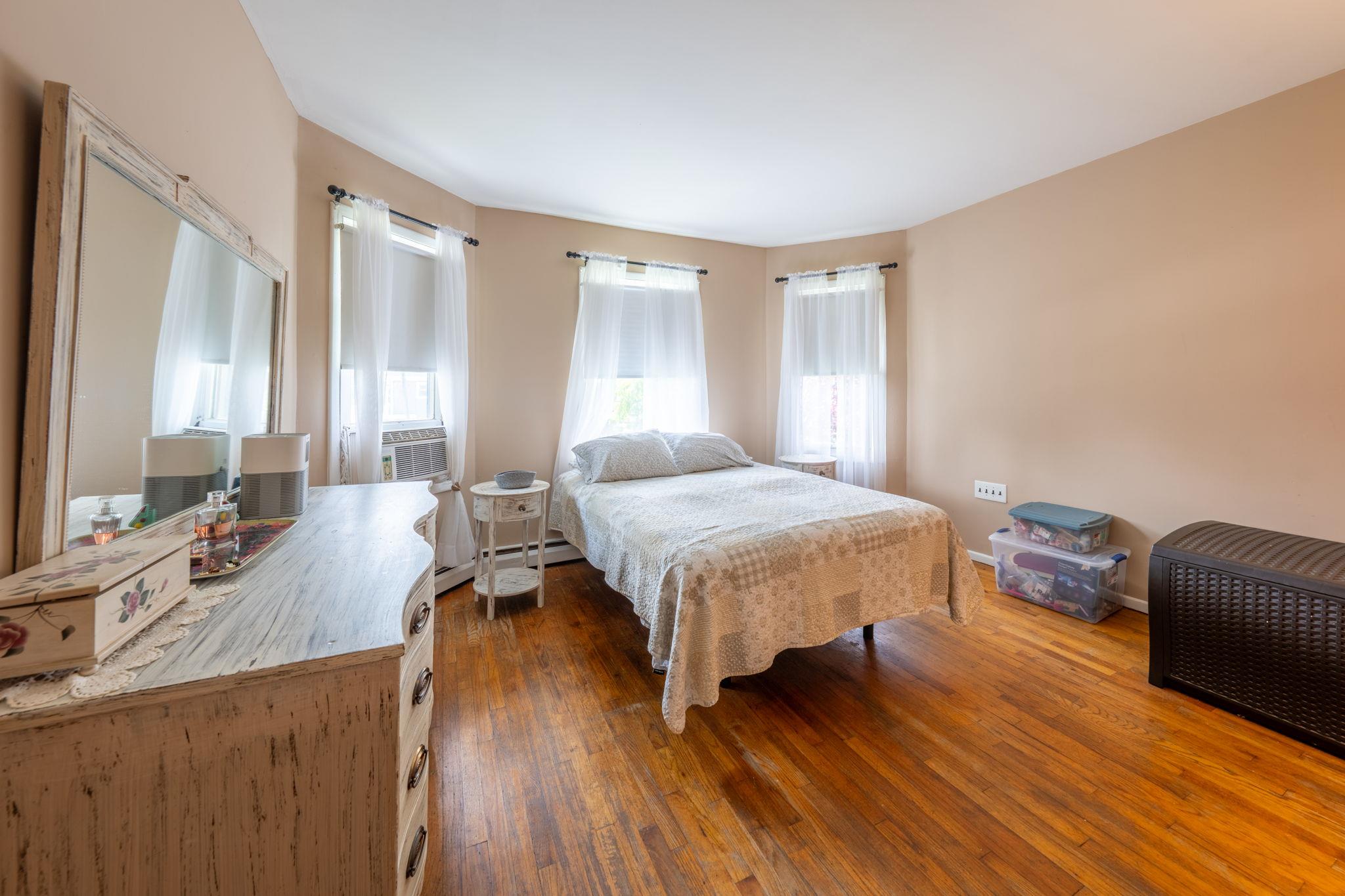 #16 photo, 65 Earle Avenue, ناسو Lynbrook , NY 11563