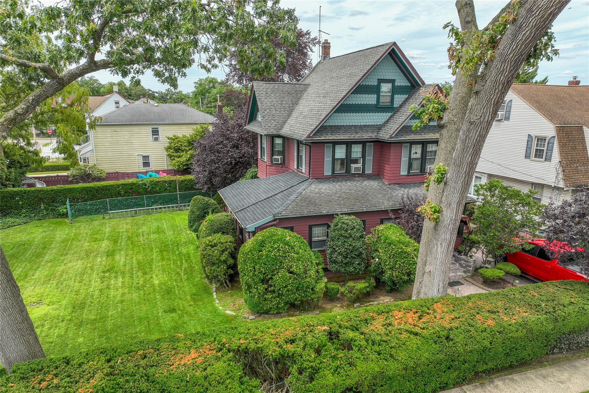 #2 photo, 65 Earle Avenue, ناسو Lynbrook , NY 11563