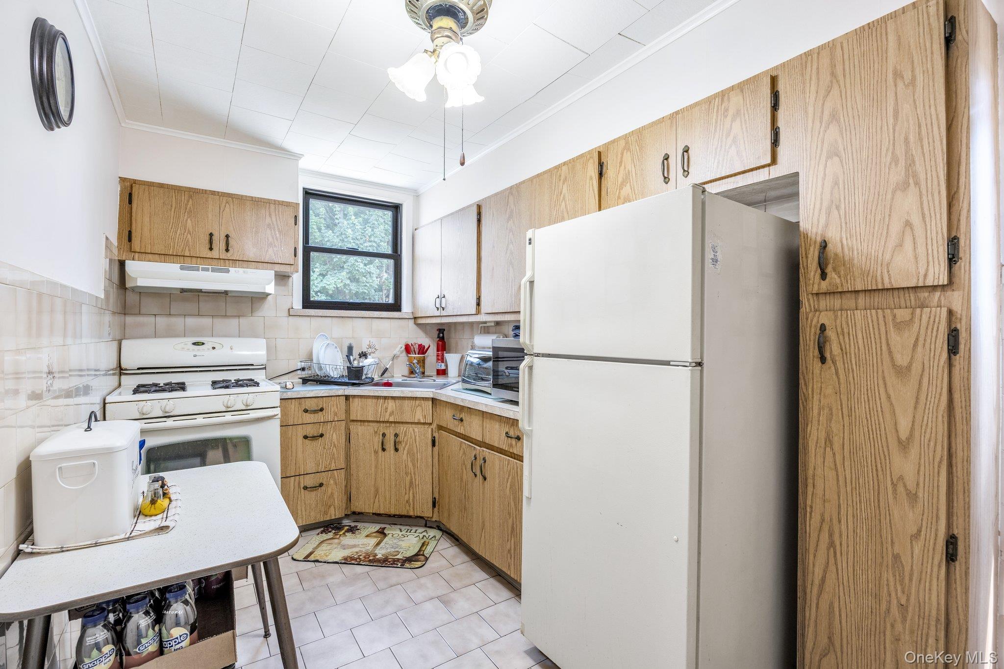 #9 photo, 6161 62nd Avenue, クイーンズ区 Middle Village , NY 11379