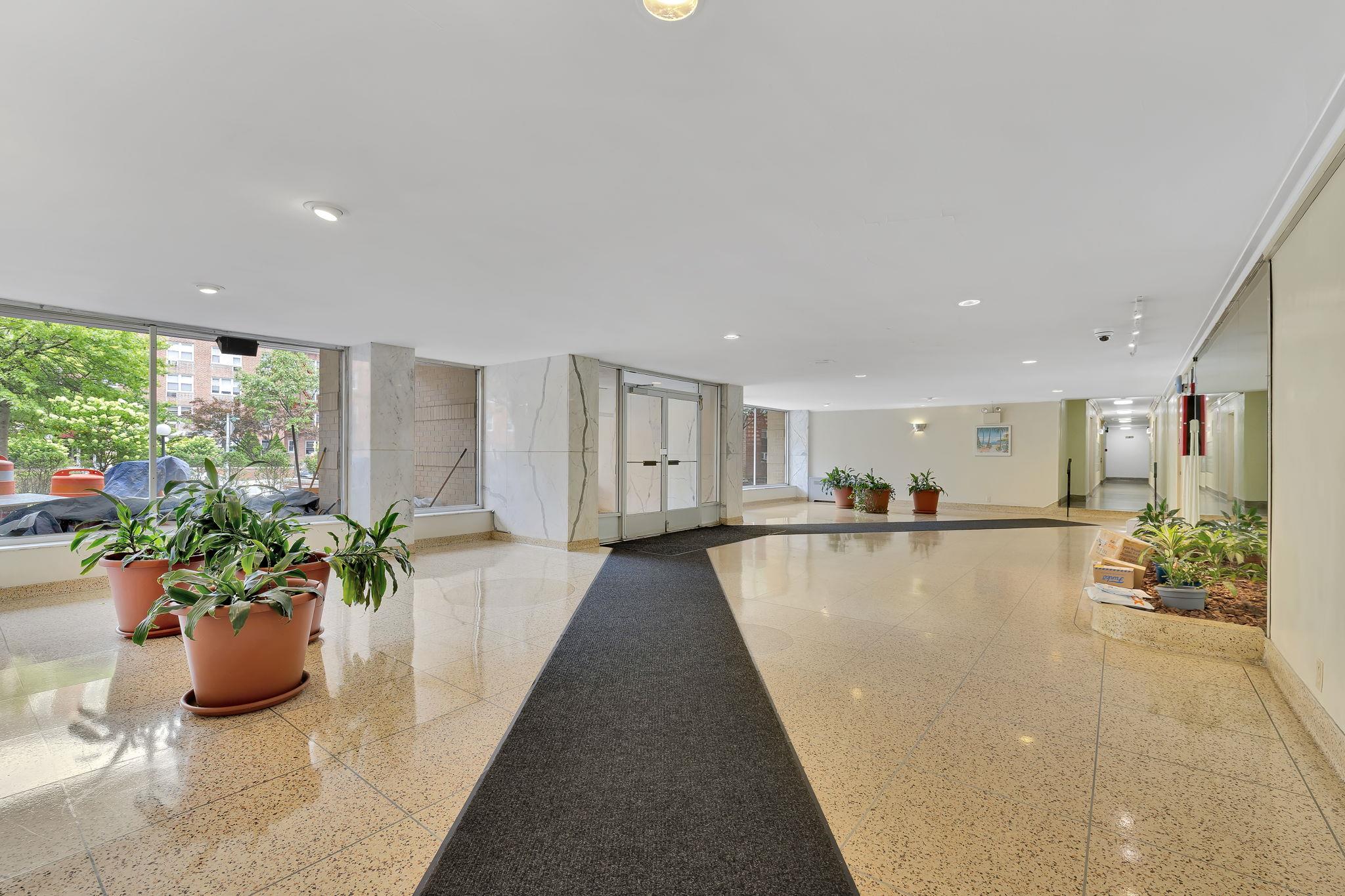 #17 photo, 1 Sadore Lane, 뉴욕주 Yonkers , NY 10710