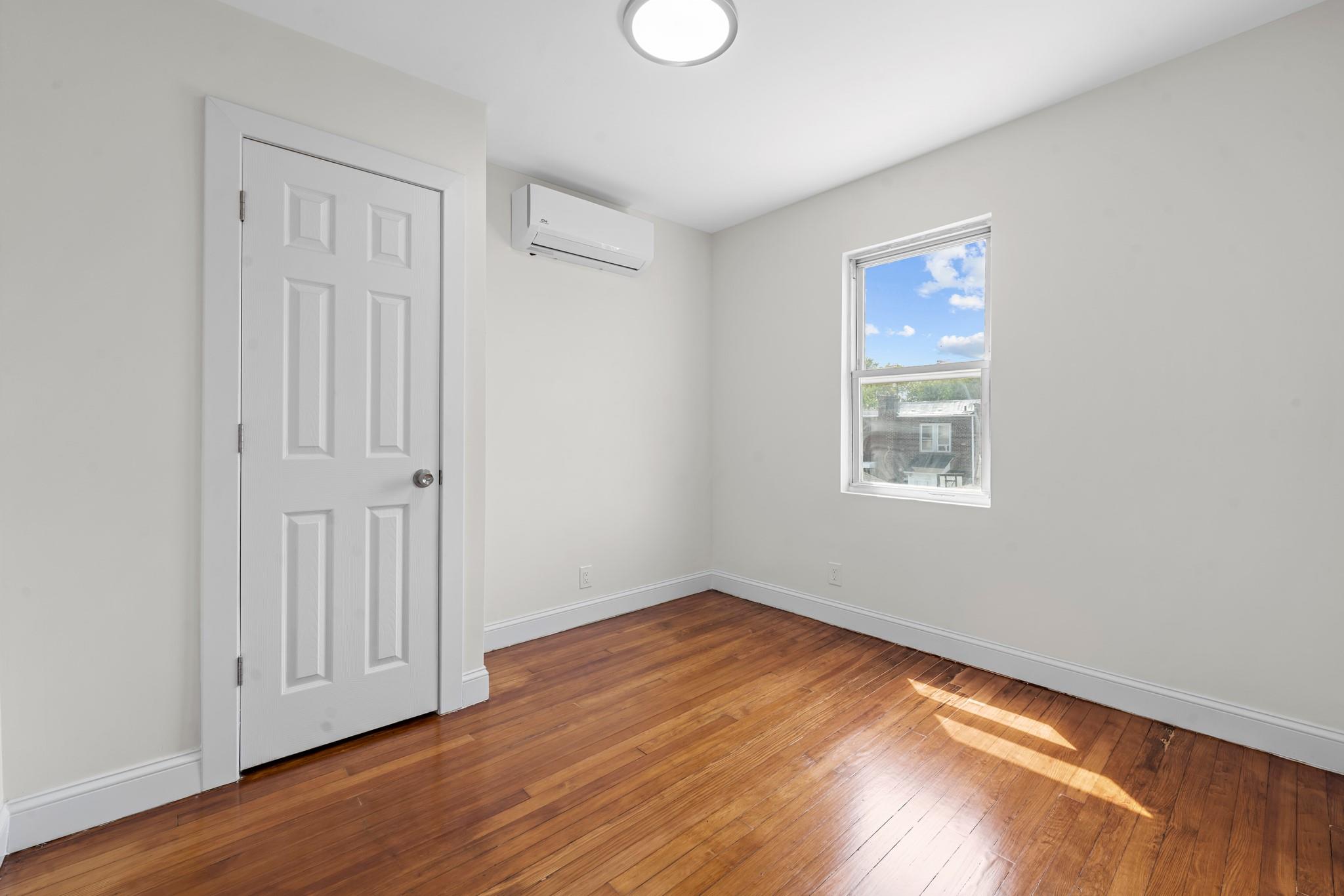 #12 photo, 13336 114th Place, 皇后區 奧松公園 South Ozone Park , NY 11420