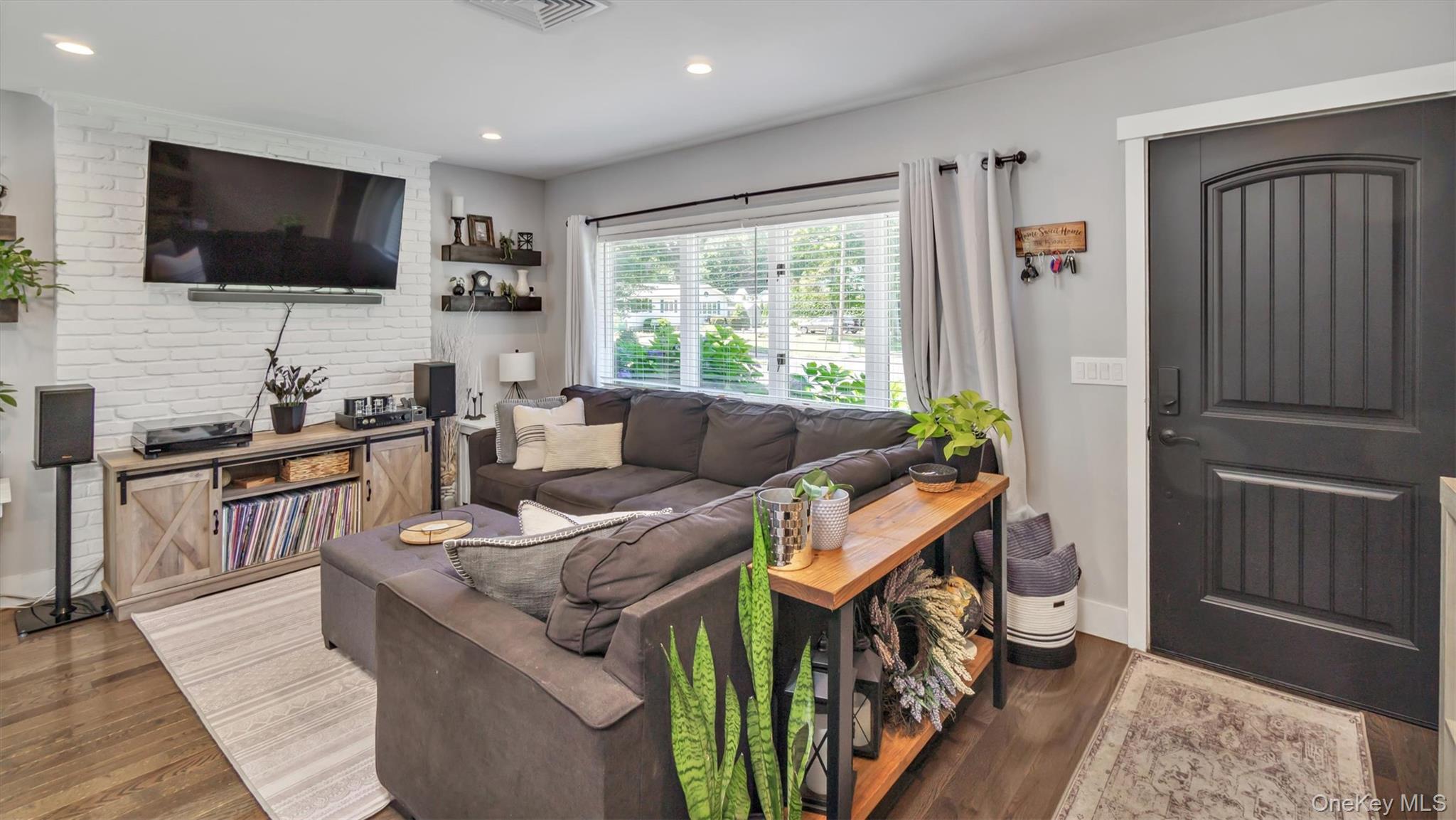 #2 photo, 21 Holzman Drive, サフォーク郡 Hampton Bays , NY 11946