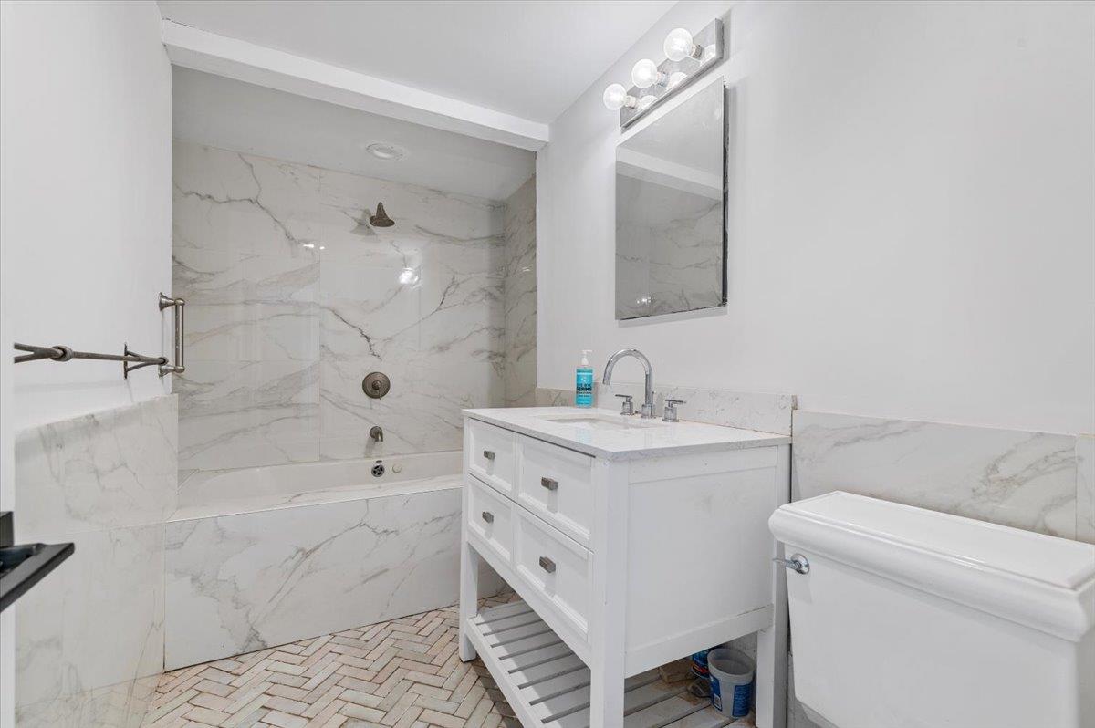 #18 photo, 56 W Donellan Road, サフォーク郡 Hampton Bays , NY 11946