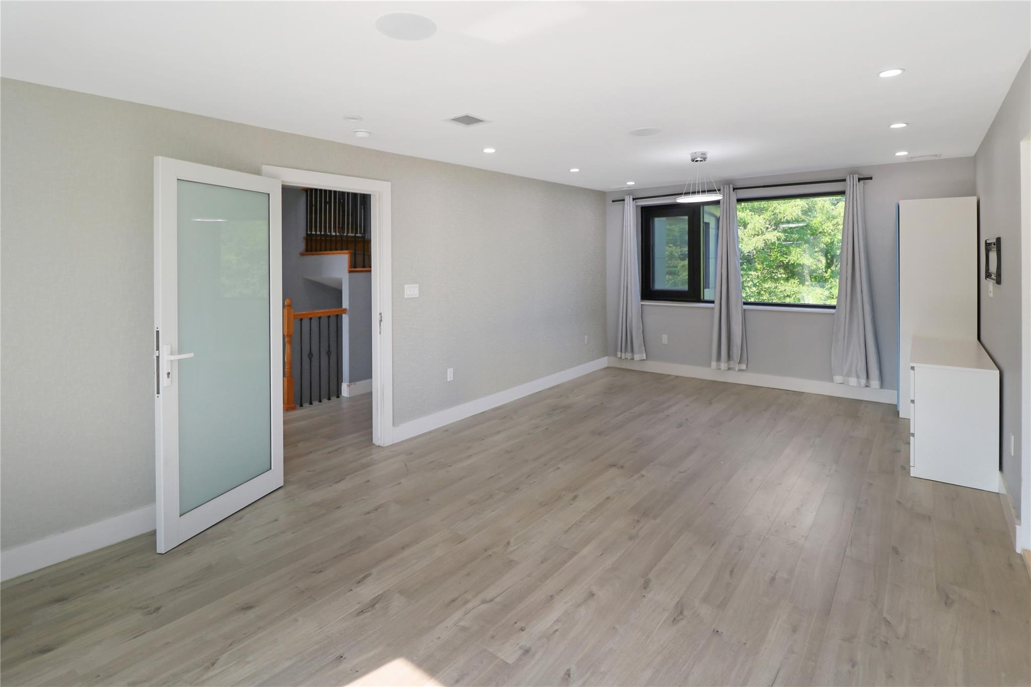 #15 photo, 4953 Fresh Meadow Lane, كوينز Fresh Meadows , NY 11365