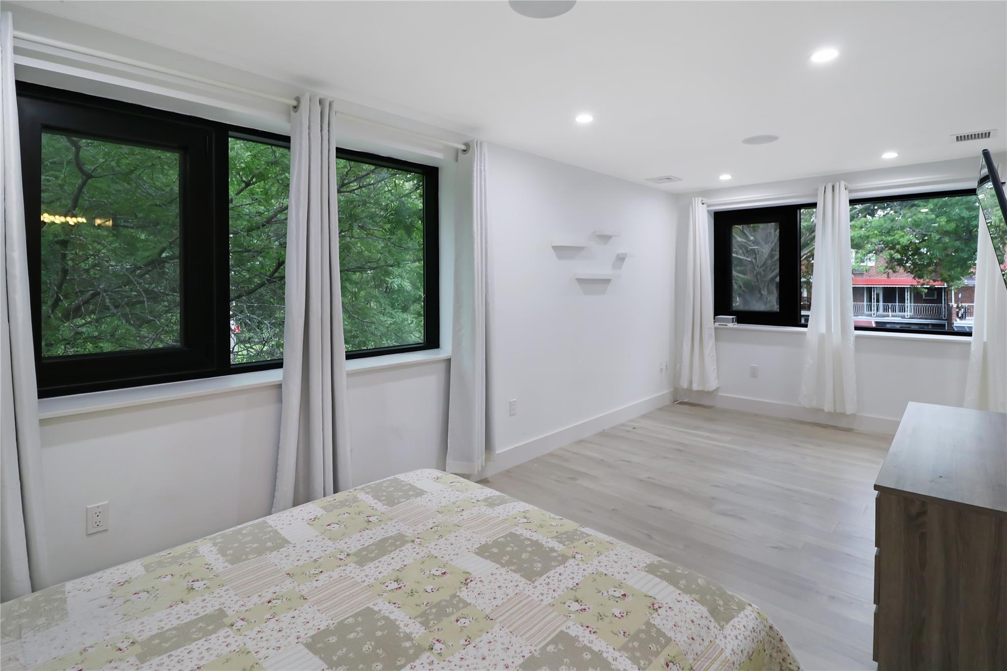 #19 photo, 4953 Fresh Meadow Lane, كوينز Fresh Meadows , NY 11365