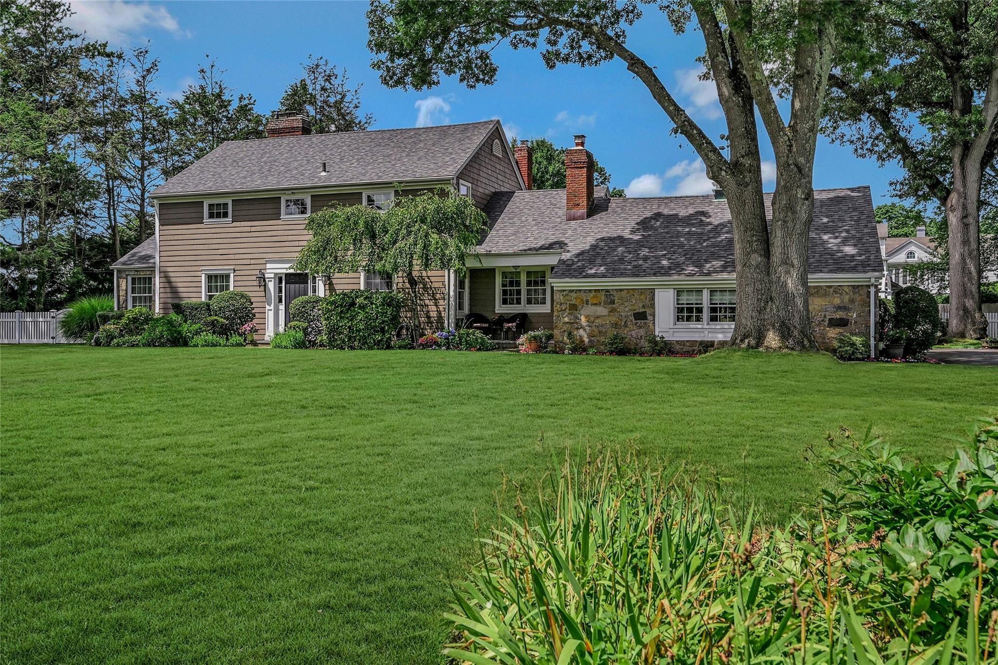 #1 photo, 2 Winchester Lane, Huntington , NY 11743