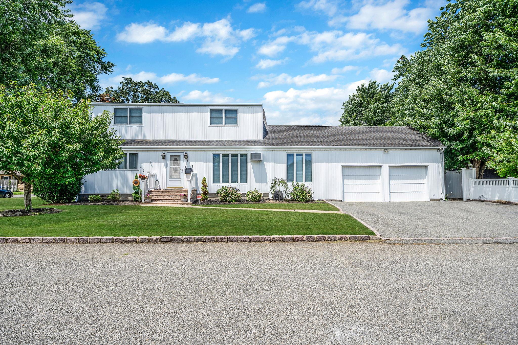 #1 photo, 318 2nd Avenue, Lindenhurst , NY 11757
