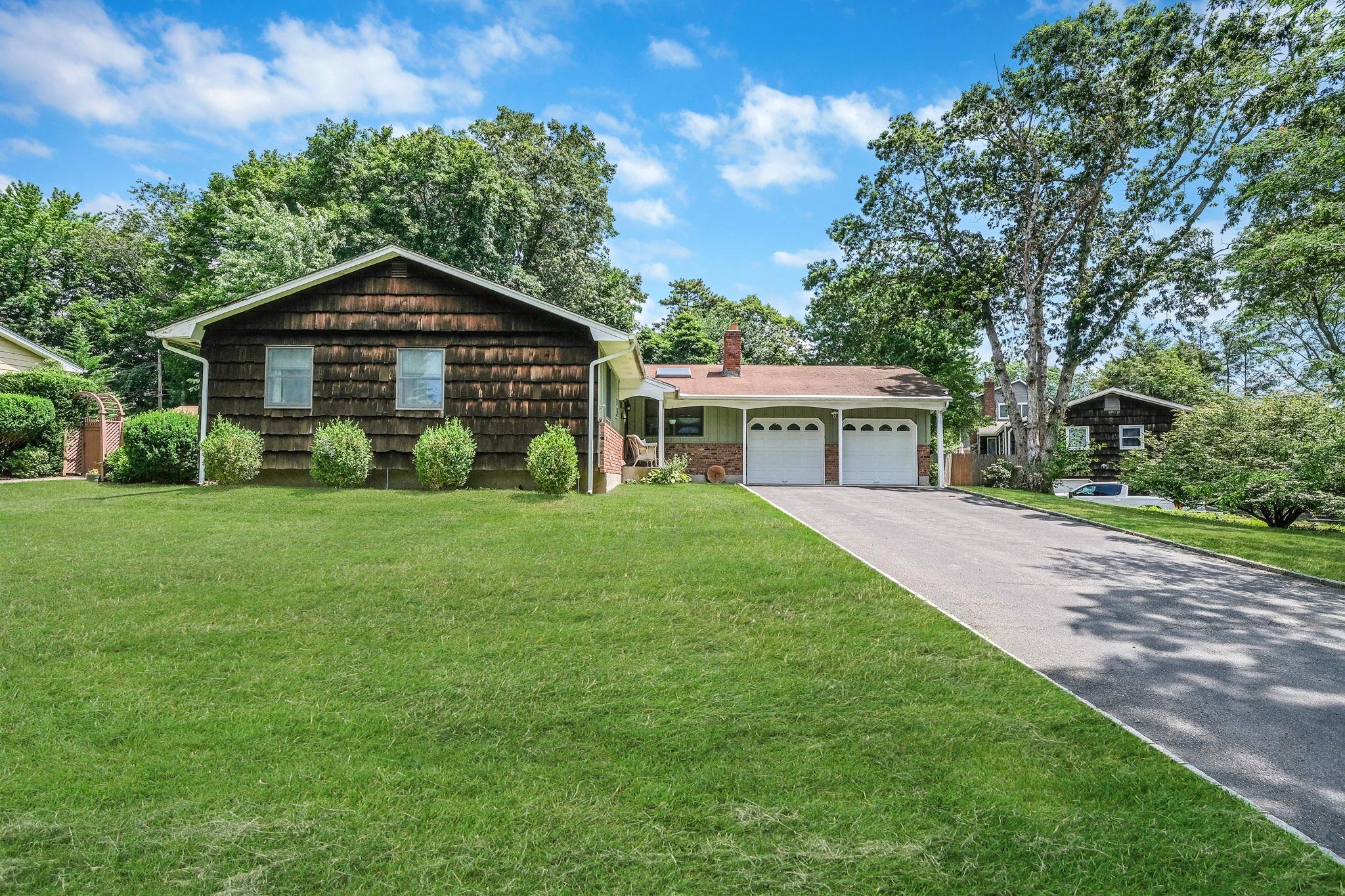 #1 photo, 3 Guinevere Lane, Nesconset , NY 11767