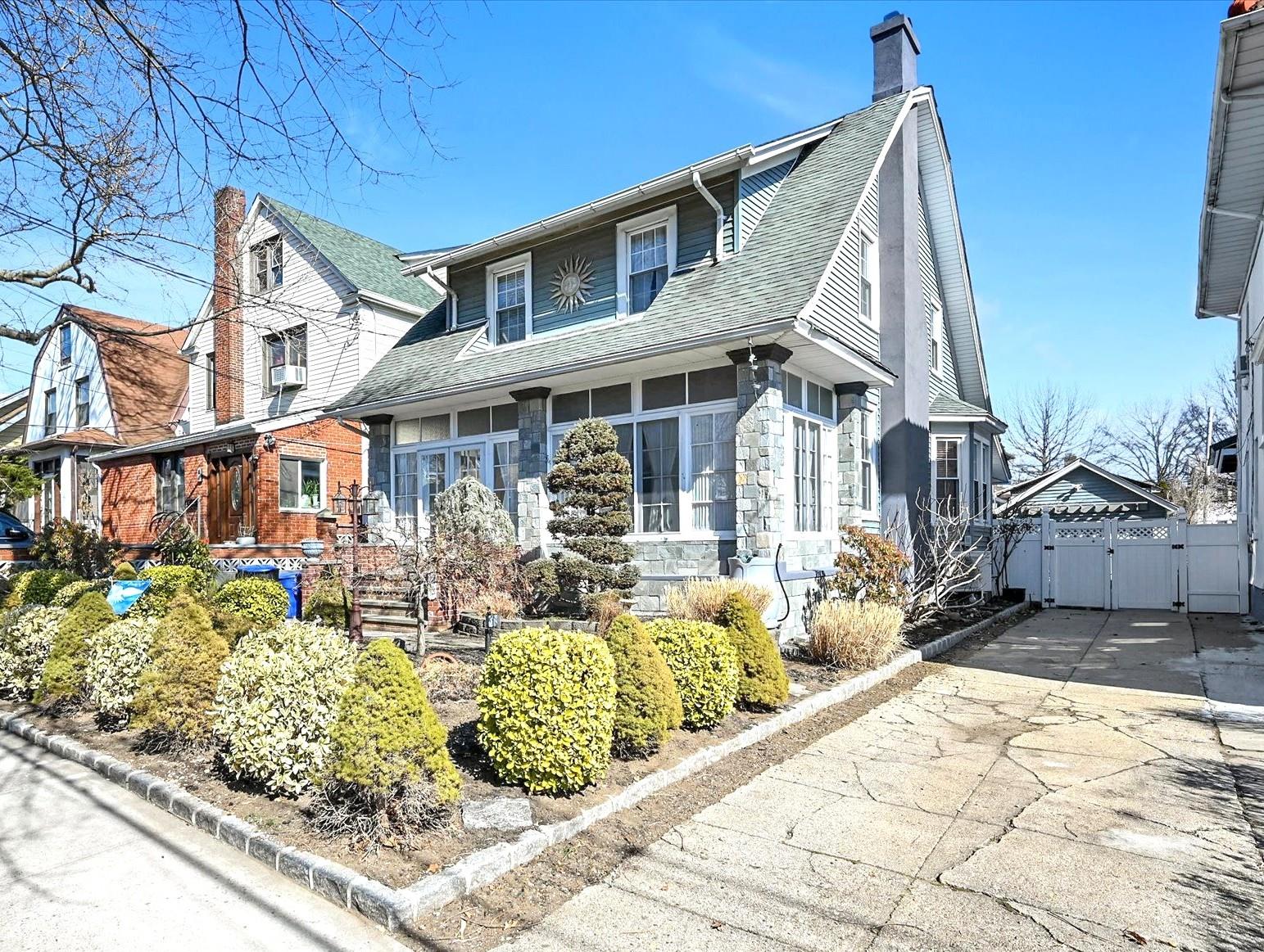 #1 photo, 42-23 204 Street, 皇后區 貝塞 Bayside , NY 11361
