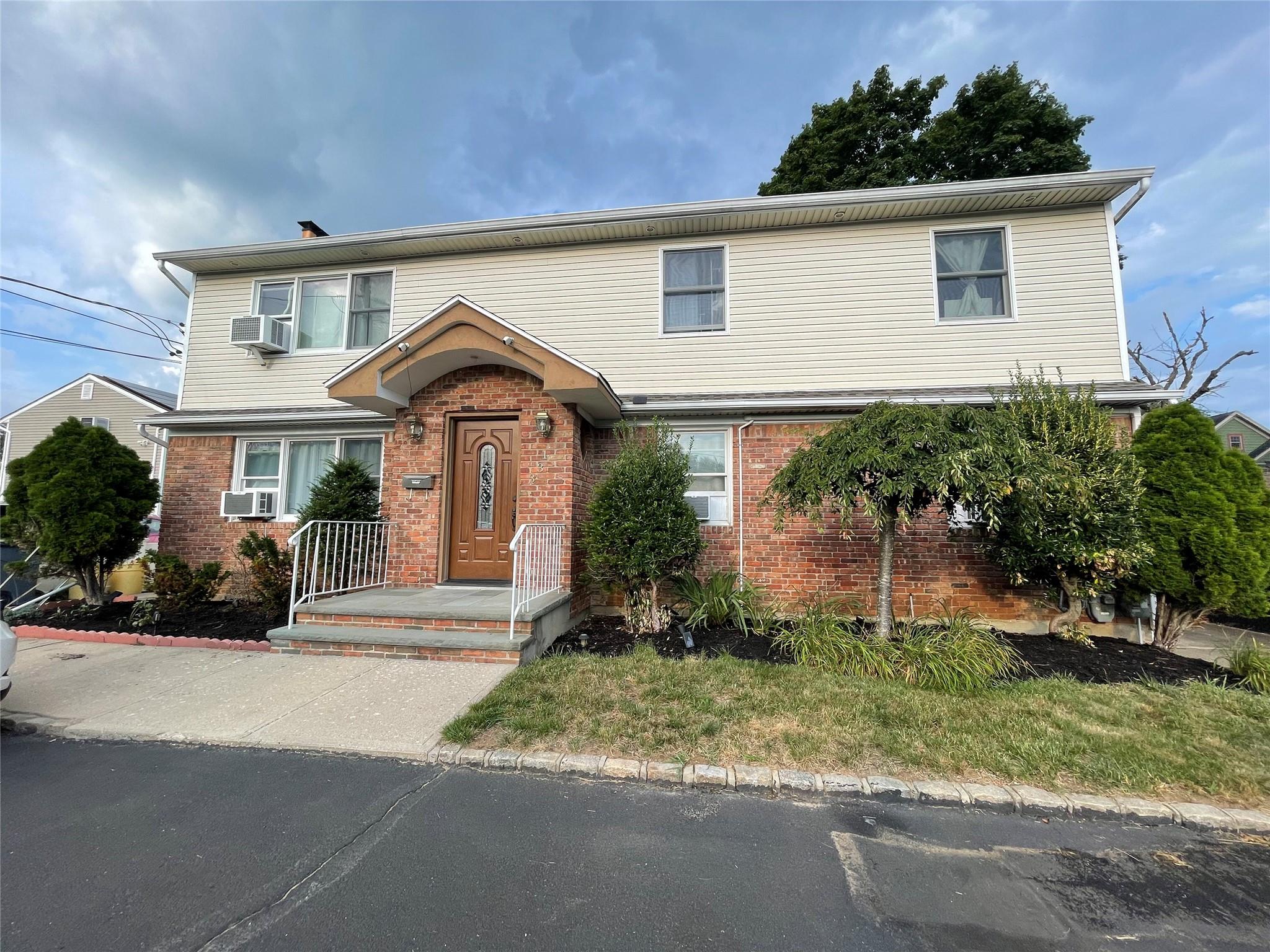 #1 photo, 133 Railroad Avenue, Syosset , NY 11791
