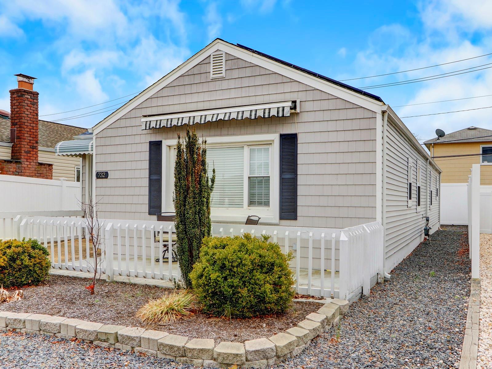 #1 photo, 732 E Park Avenue, Long Beach , NY 11561