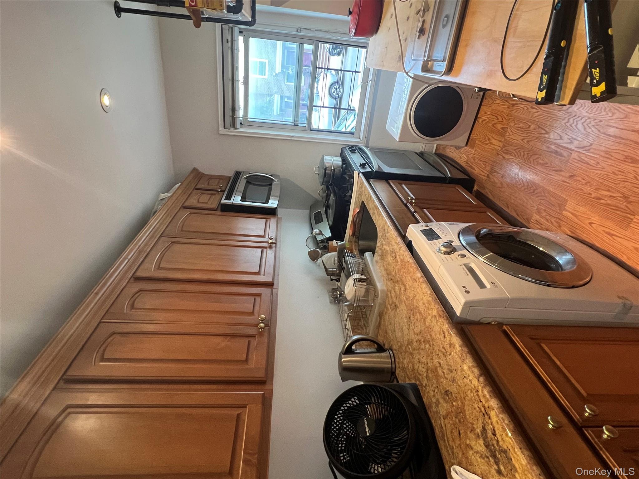 #2 photo, 138-46 68th Drive, クイーンズ区 Kew Garden Hills , NY 11367