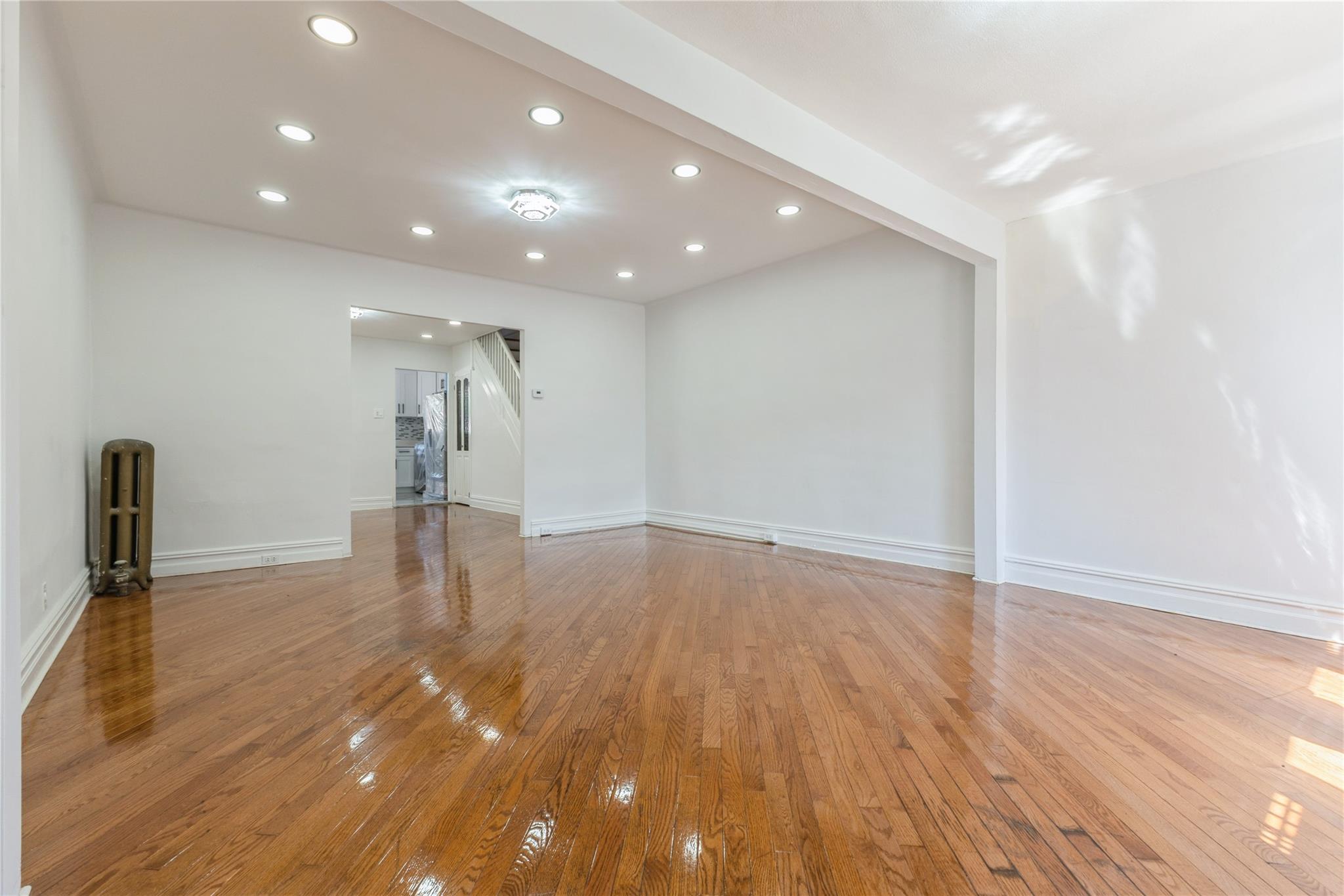 #4 photo, 604 E 38th Street, Brooklyn , NY 11203