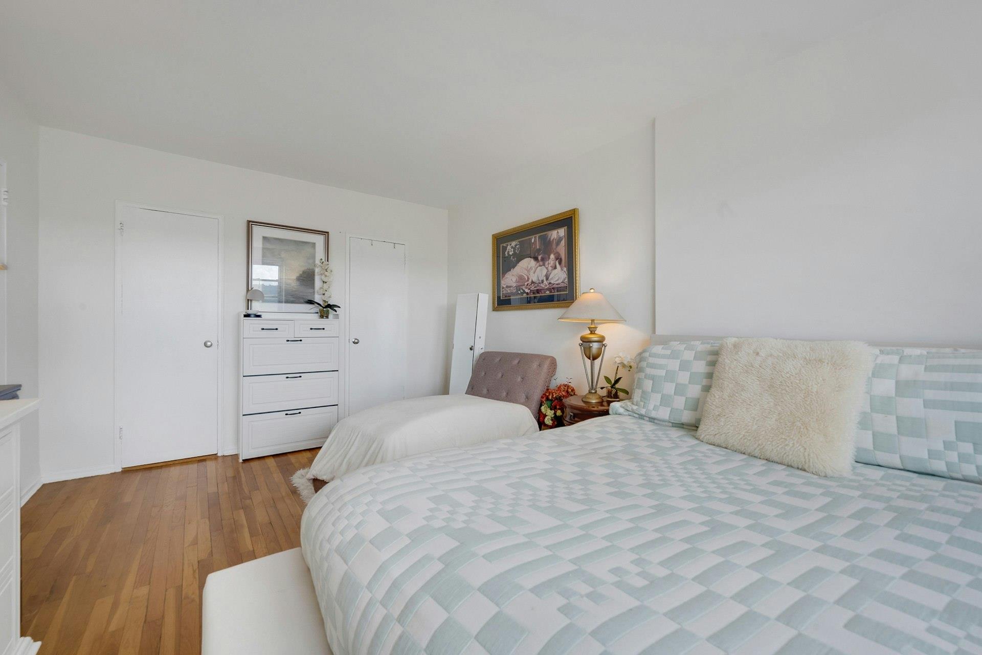 #13 photo, 440 Warburton Avenue, Yonkers , NY 10701