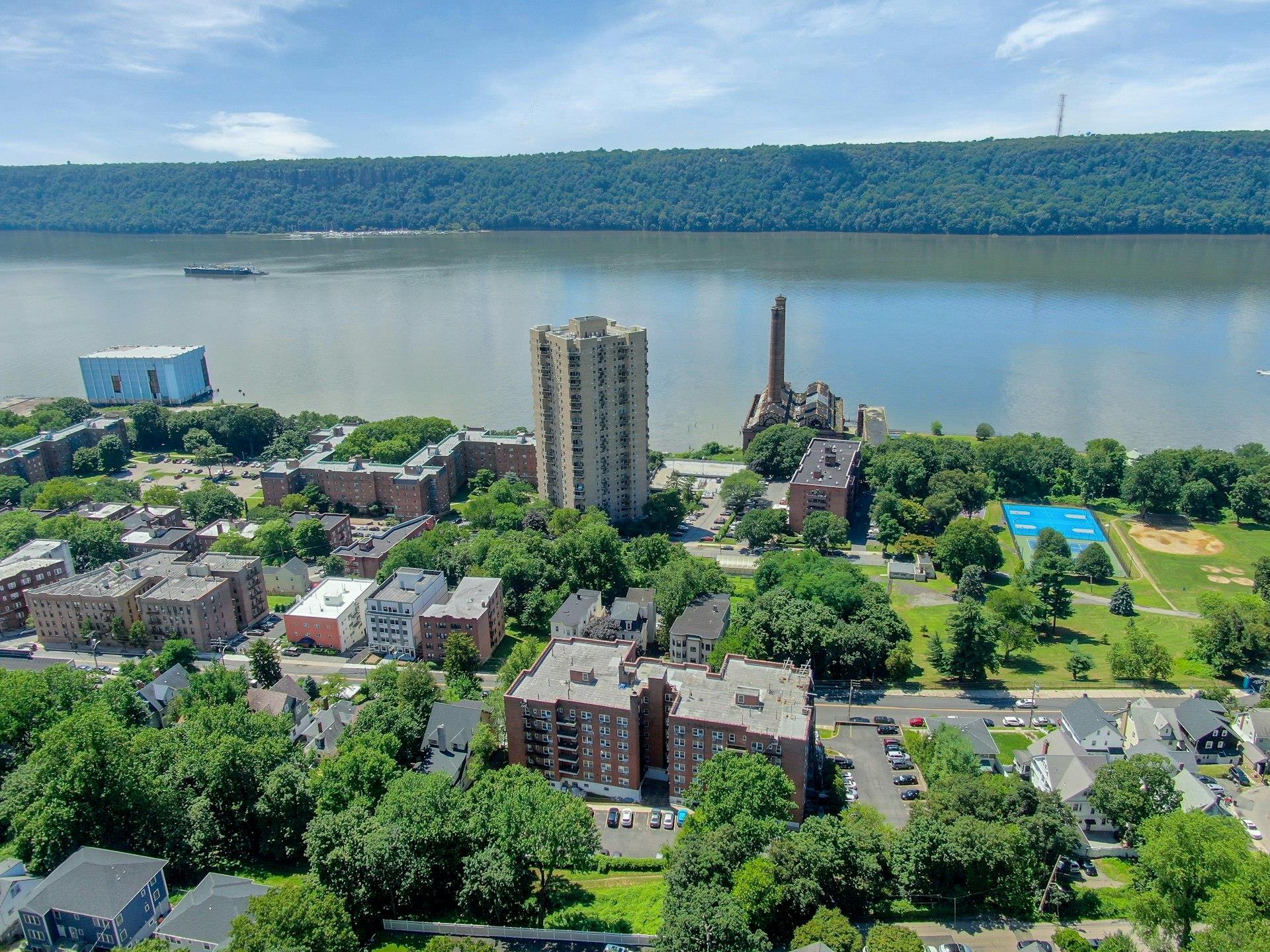 #17 photo, 440 Warburton Avenue, Yonkers , NY 10701