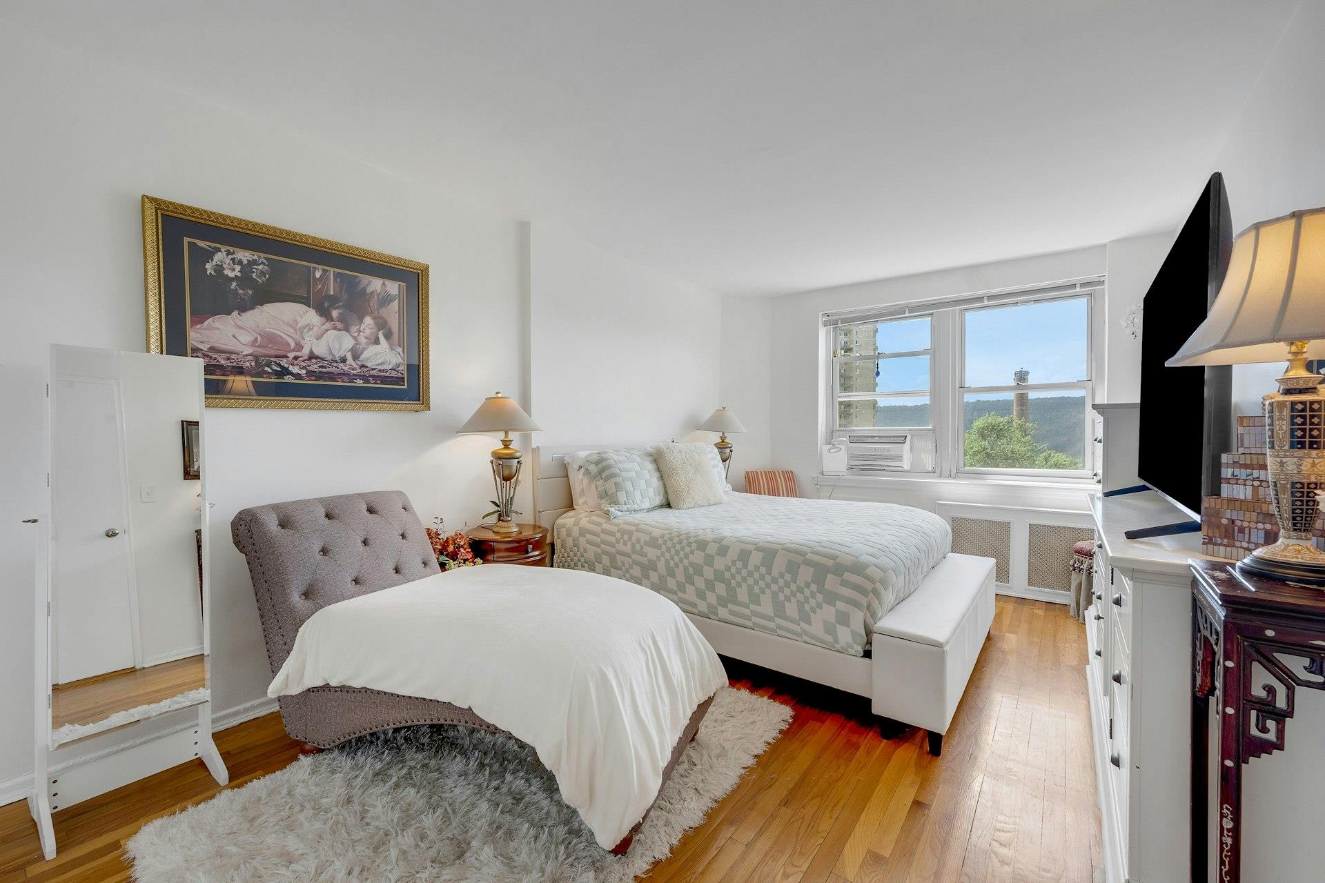 #20 photo, 440 Warburton Avenue, Yonkers , NY 10701