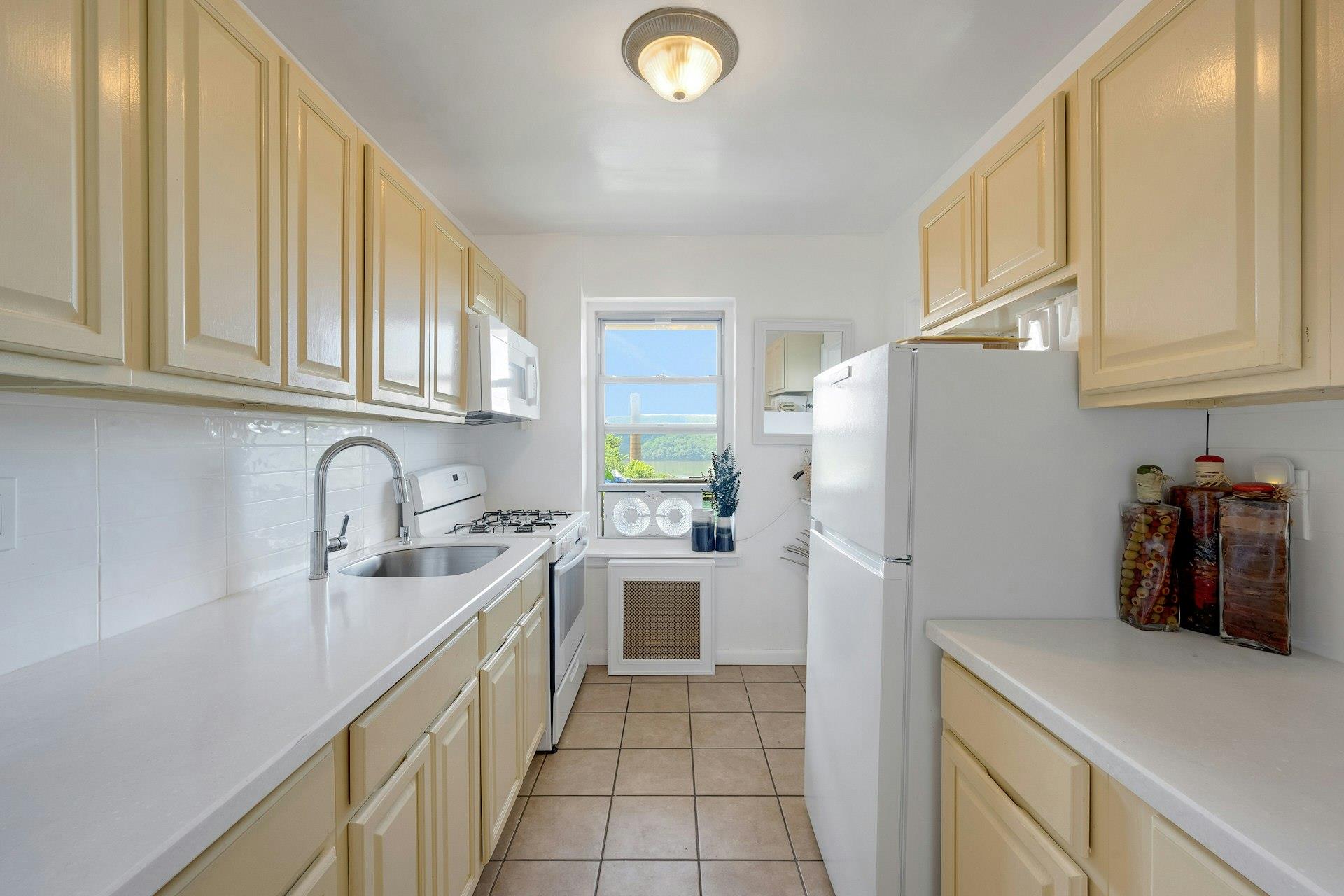 #3 photo, 440 Warburton Avenue, Yonkers , NY 10701