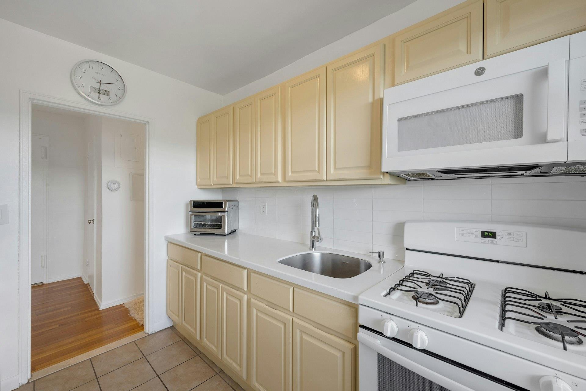 #4 photo, 440 Warburton Avenue, Yonkers , NY 10701