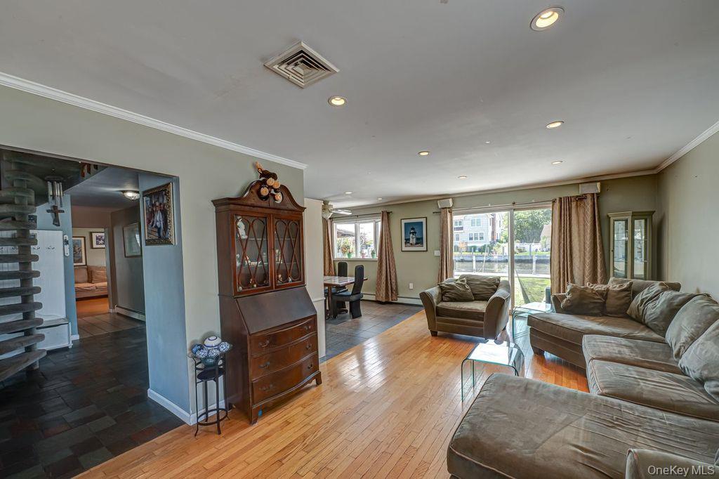 #8 photo, 66 Lighthouse Road, 東長島 Babylon , NY 11702